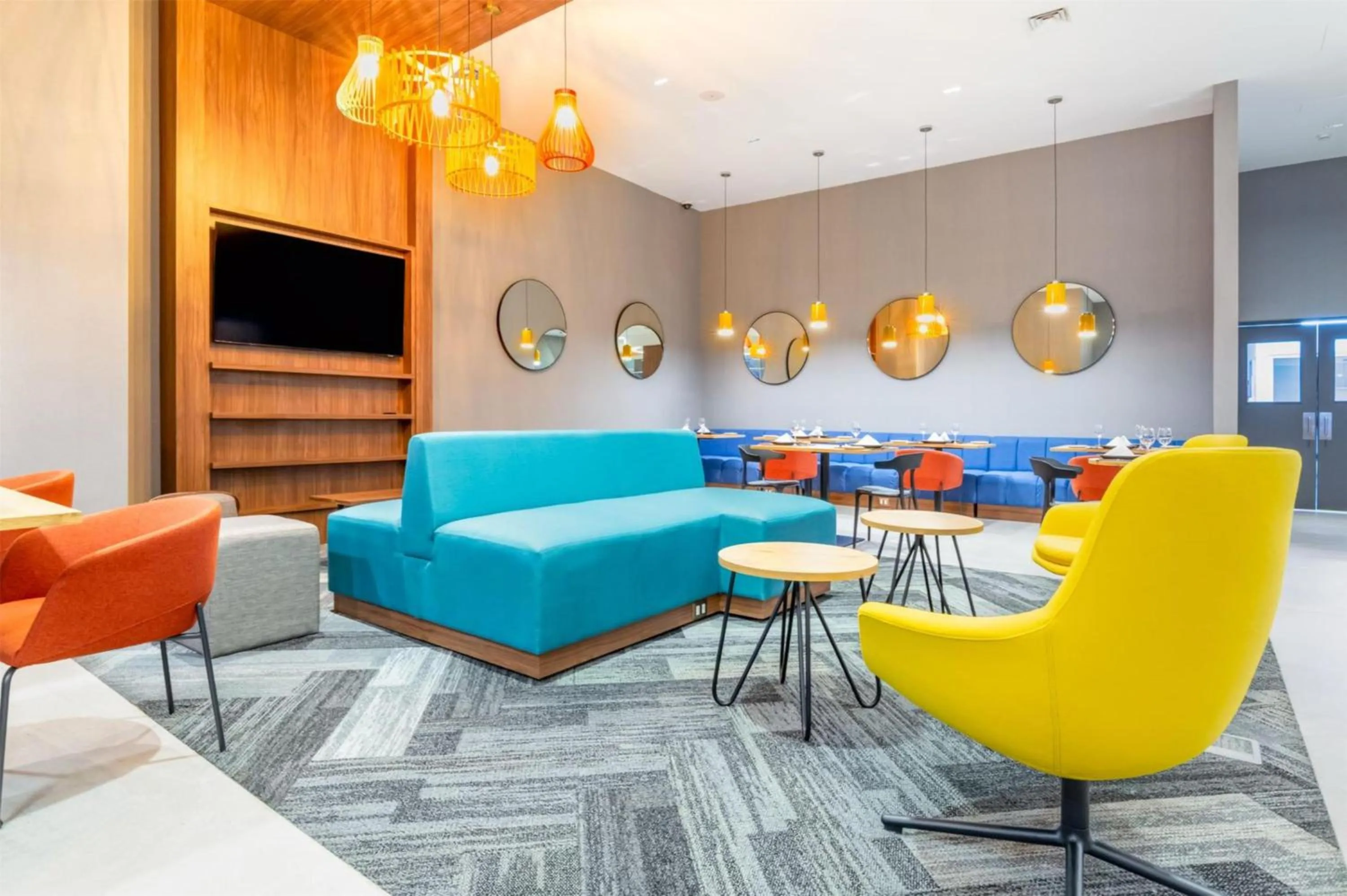 Lobby or reception in Tru By Hilton Chillan Ferrat