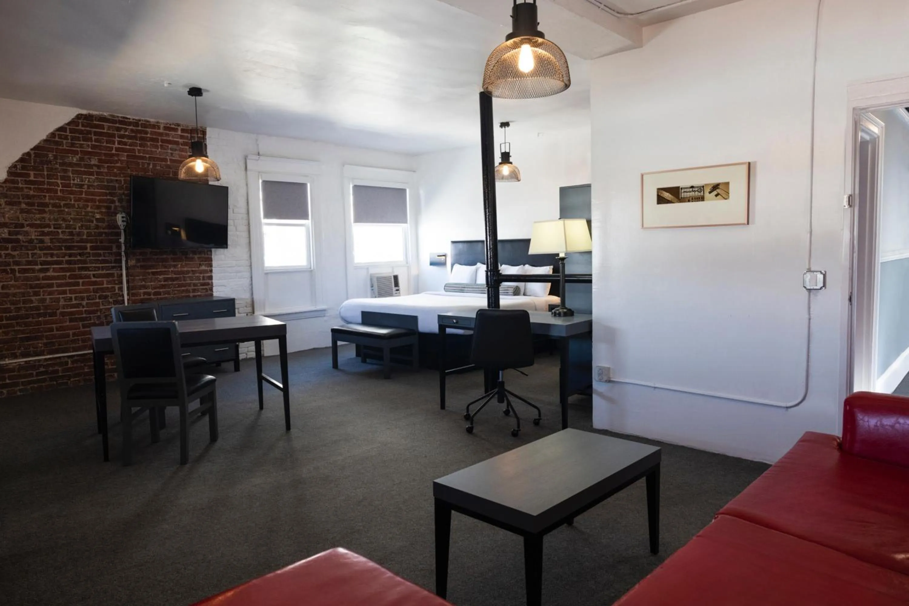 Communal lounge/ TV room in American Hotel