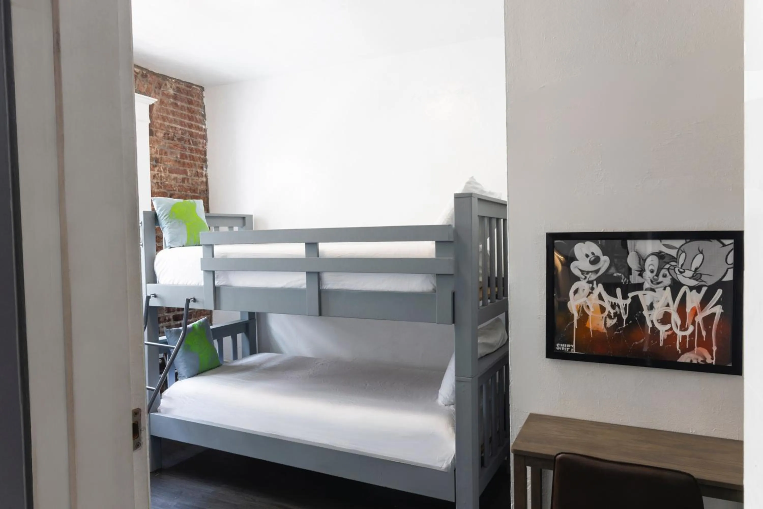 Bedroom, Bed in American Hotel