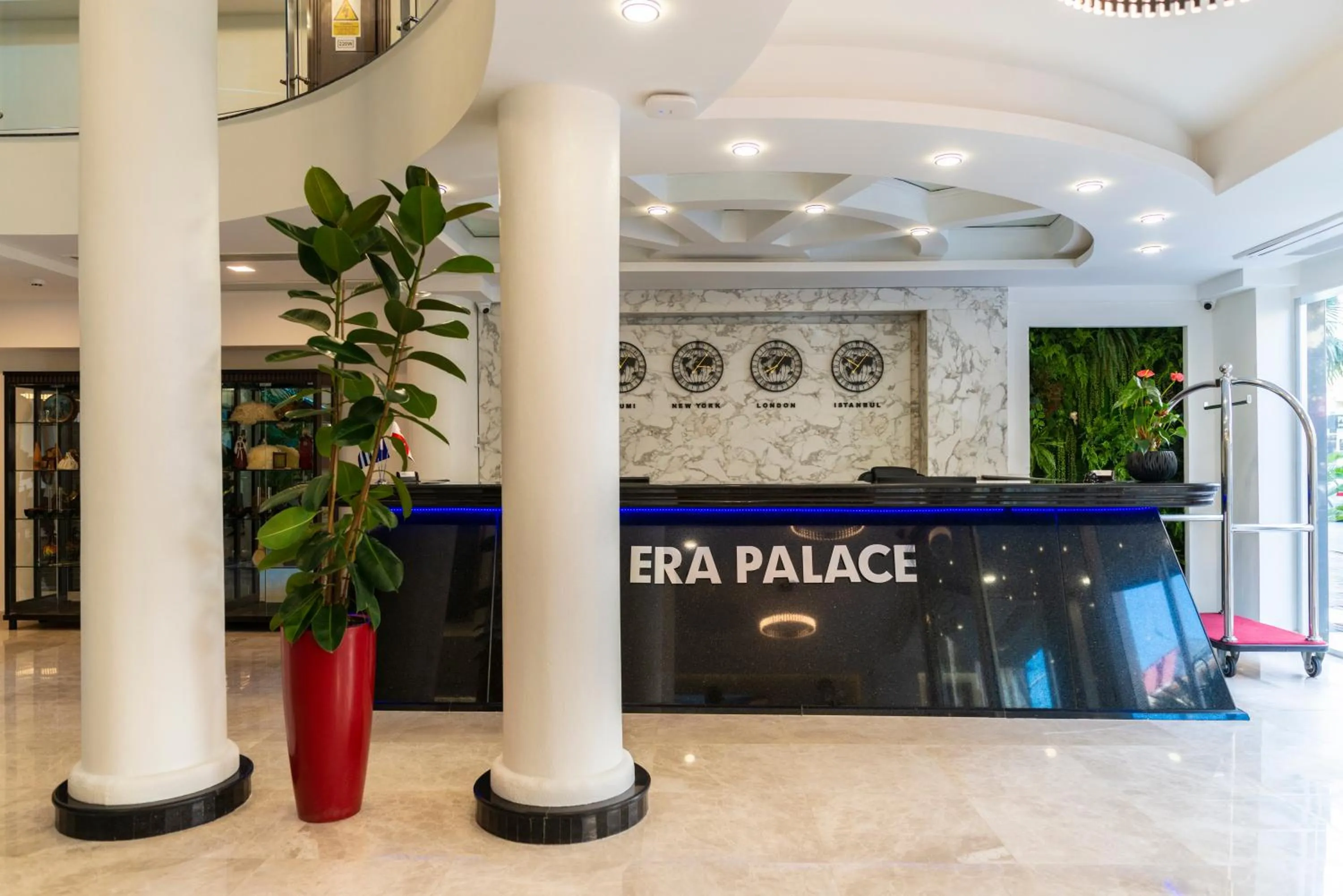Lobby or reception in Era Palace Batumi