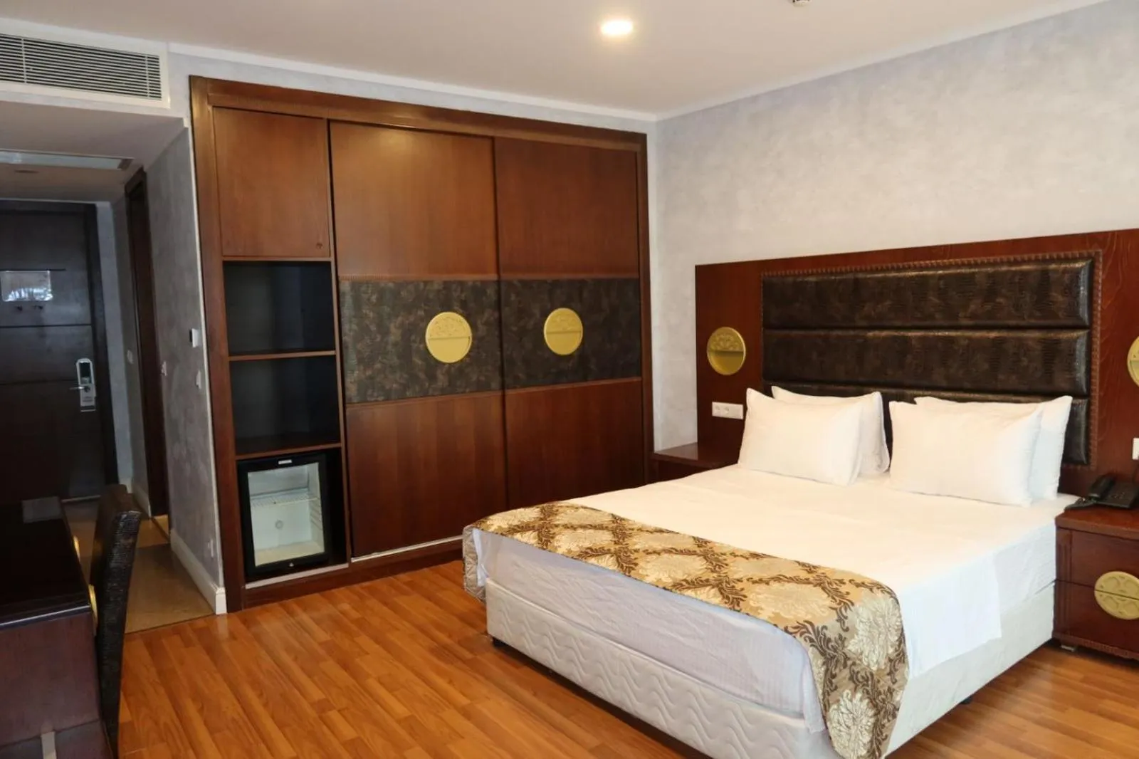 Photo of the whole room, Bed in Era Palace Batumi