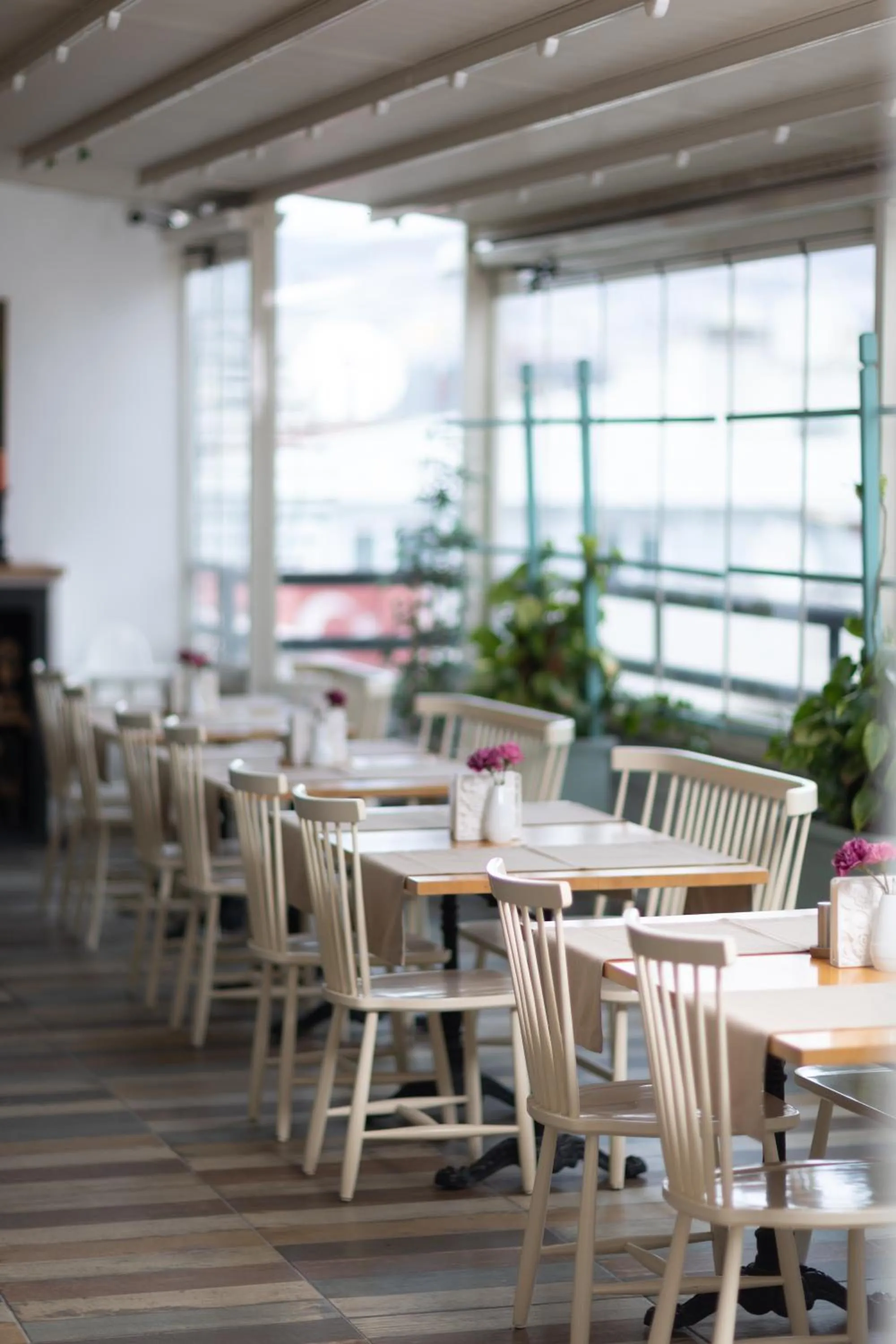 Restaurant/places to eat in MB City Hotel