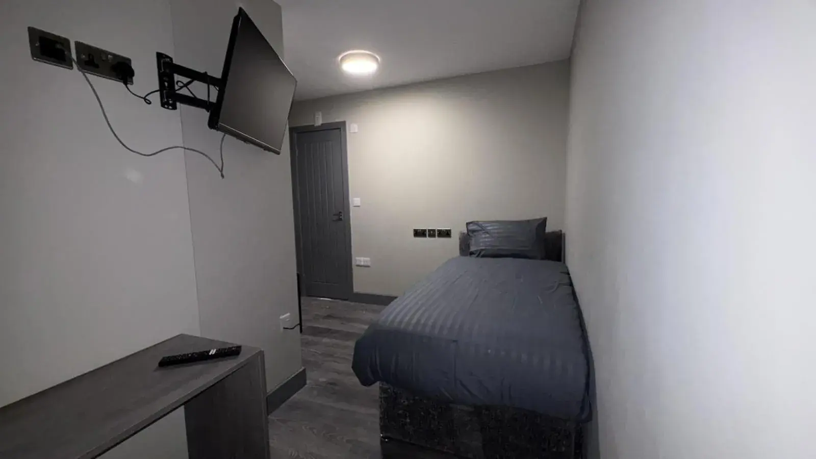 Single Room with Private Bathroom - single occupancy in The Lindsey Hotel Single Room with Private Bathroom - single occupancy in The Lindsey Hotel