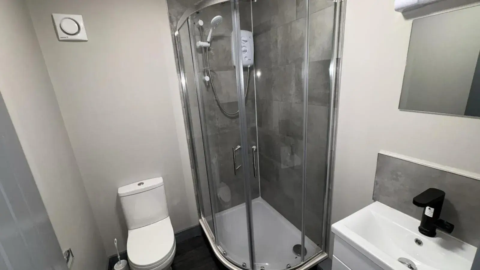 Family Room with Private Bathroom - single occupancy in The Lindsey Hotel Family Room with Private Bathroom - single occupancy in The Lindsey Hotel