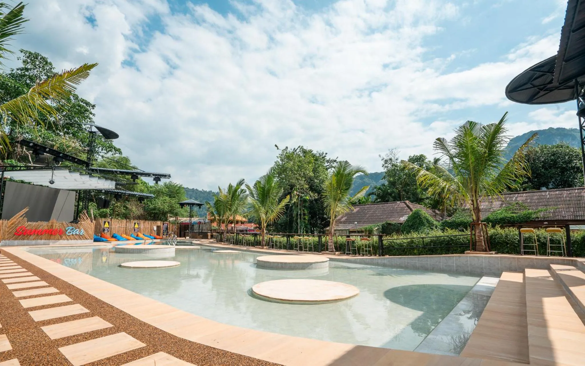 Summer Club and Hostel Ao Nang