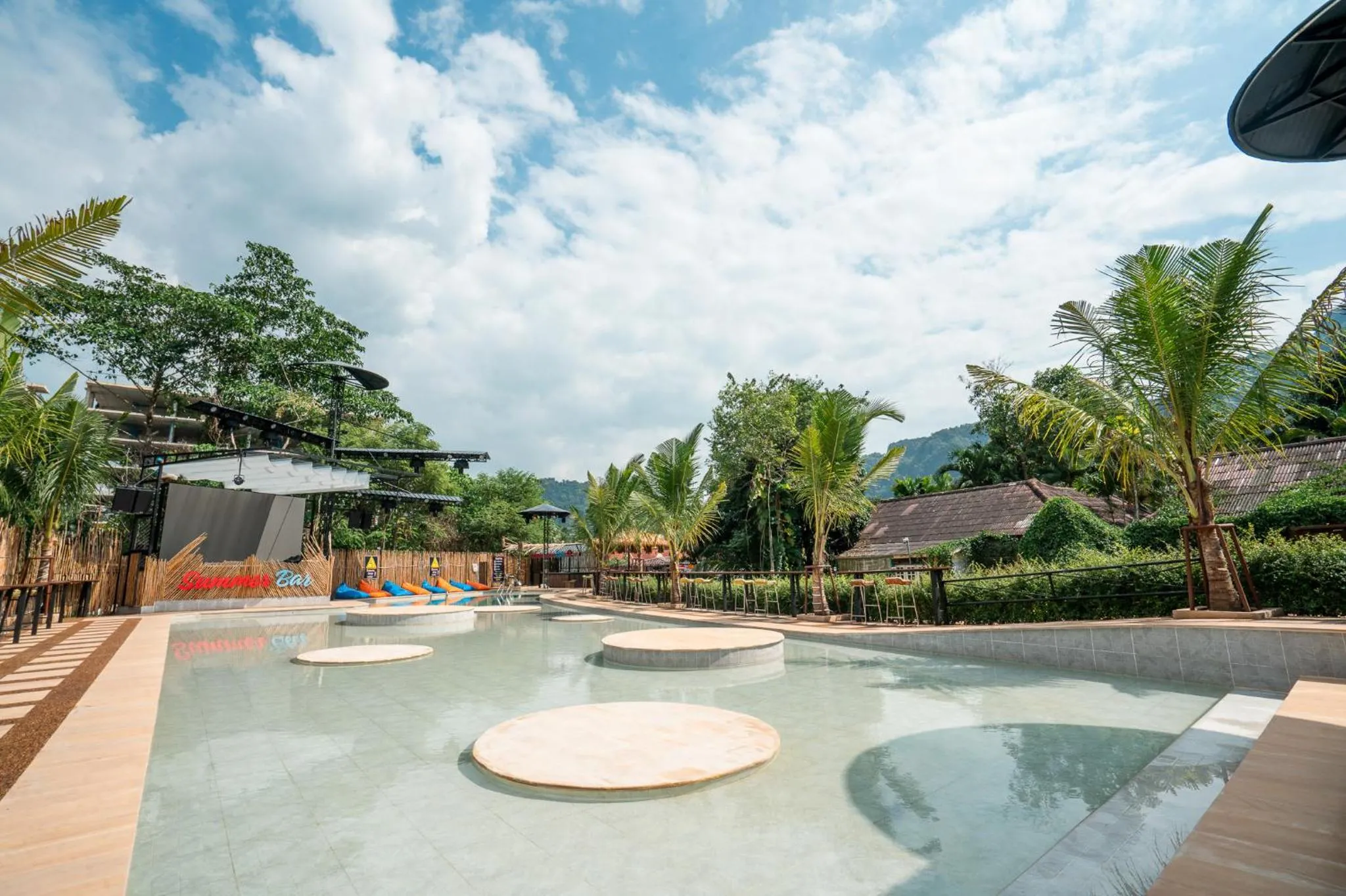 Summer Club and Hostel Ao Nang