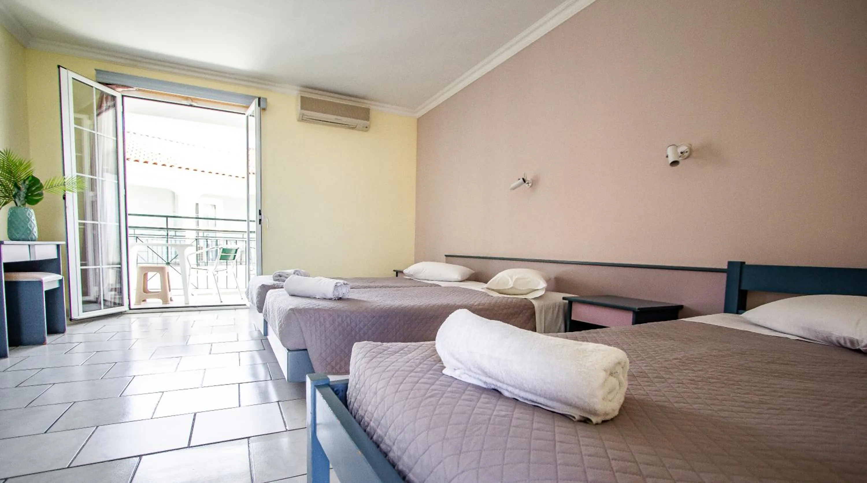 Triple Room in Sofia's Hotel