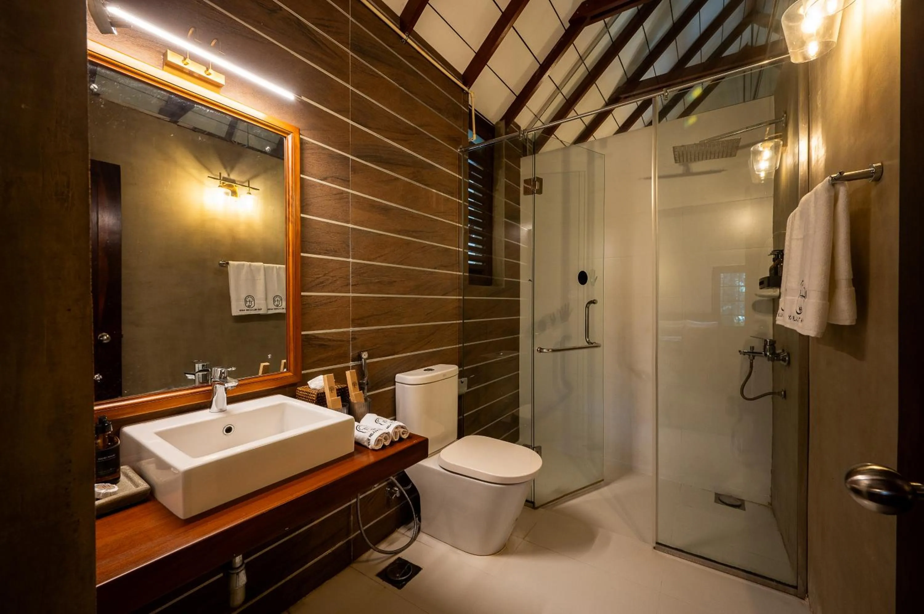 Tathya Hills - Luxe Garden Retreat In The Hills