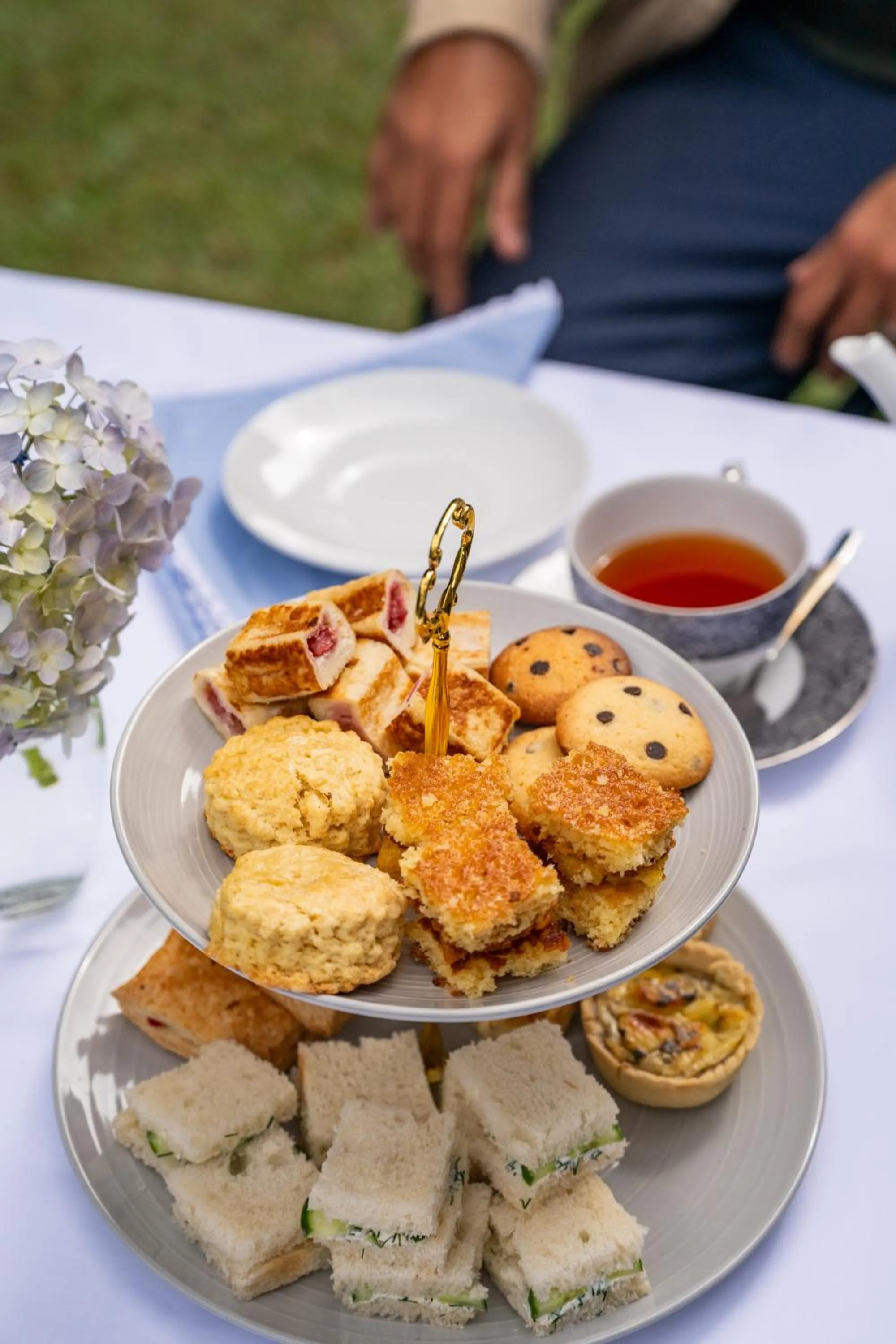 Tathya Hills - Luxe Garden Retreat In The Hills