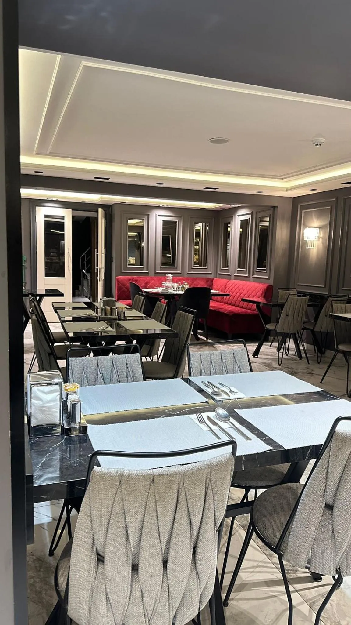 Restaurant/places to eat in Fimka Hotel