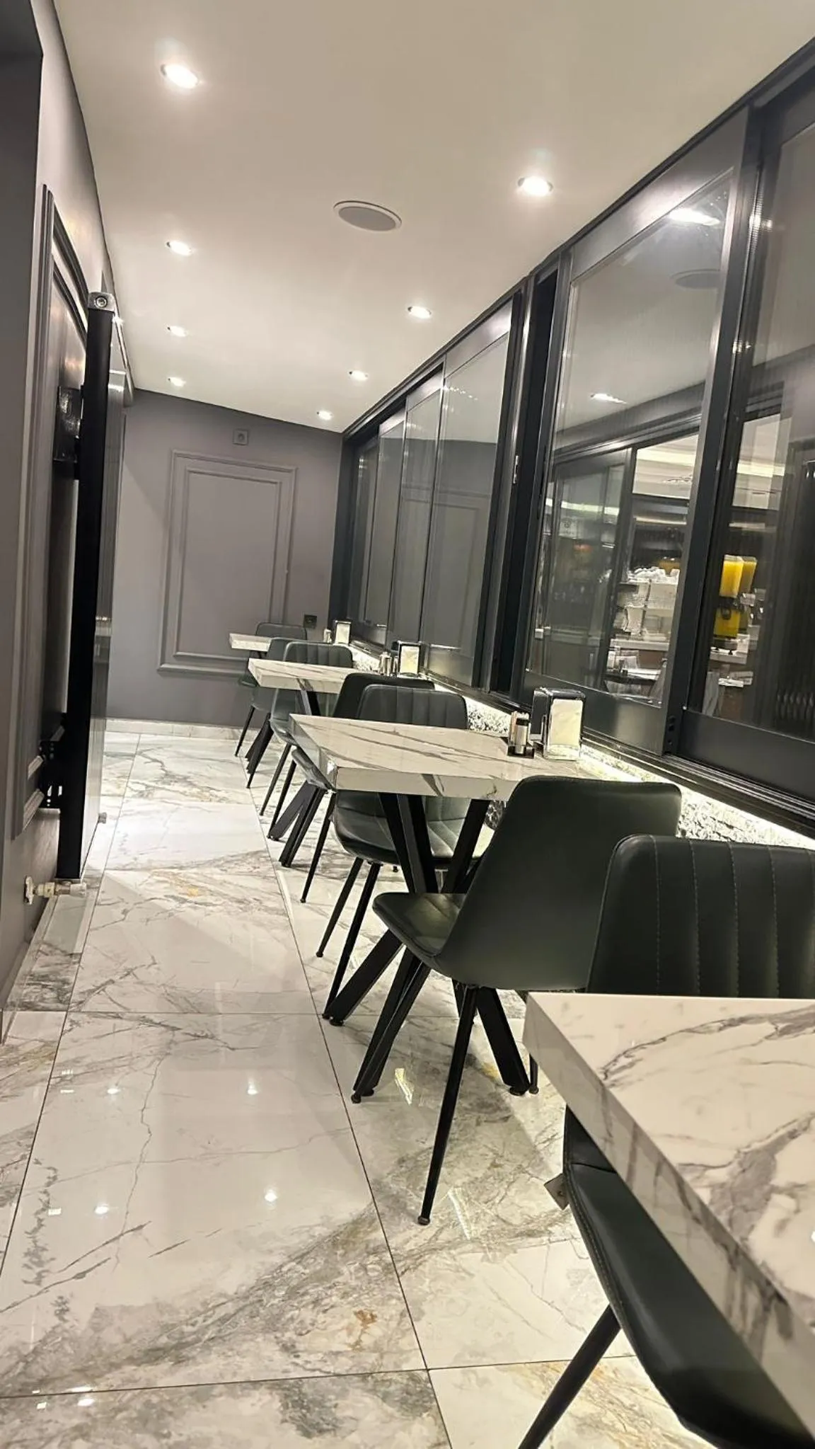 Restaurant/places to eat in Fimka Hotel