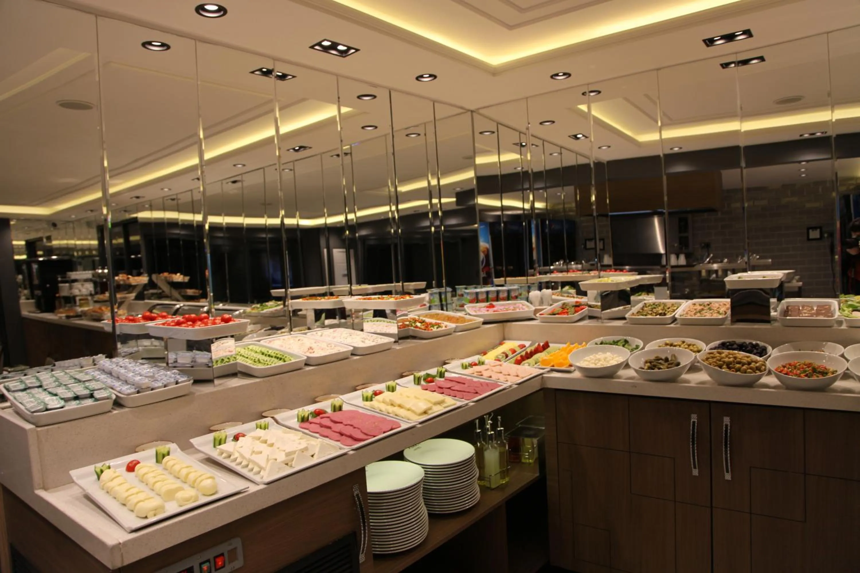 Restaurant/places to eat in Fimka Hotel