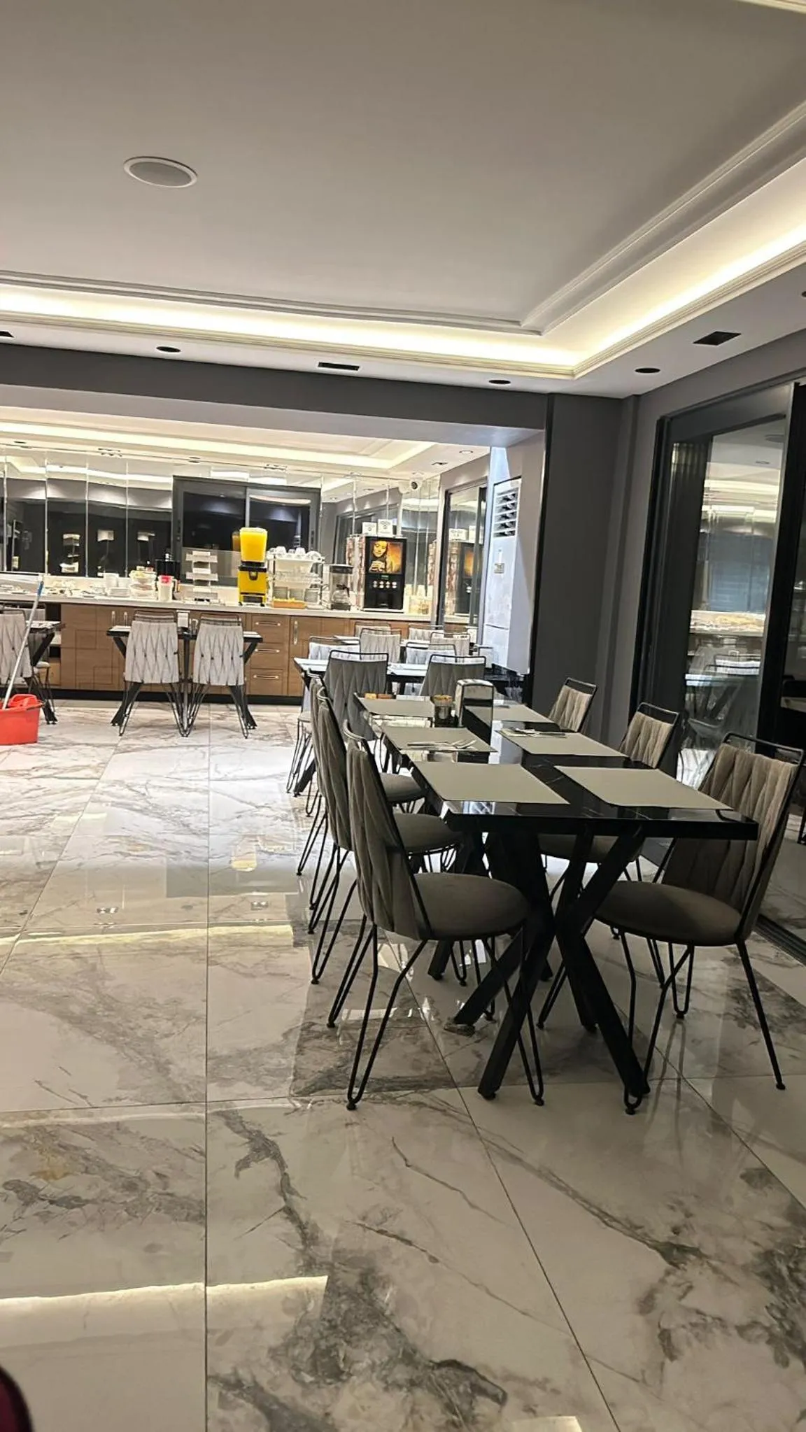 Restaurant/places to eat in Fimka Hotel