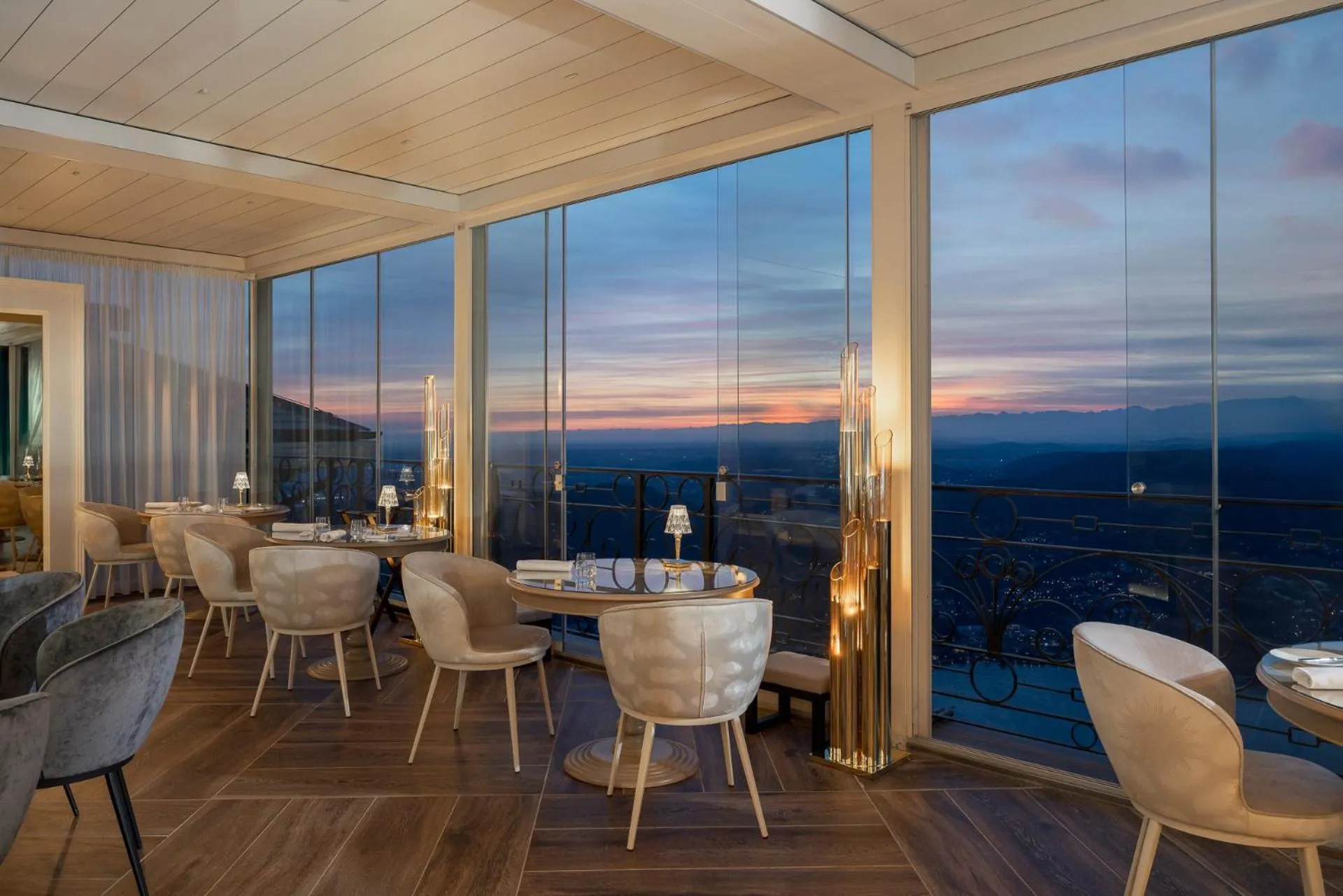 Restaurant/places to eat in Nuvole Garden Hotel