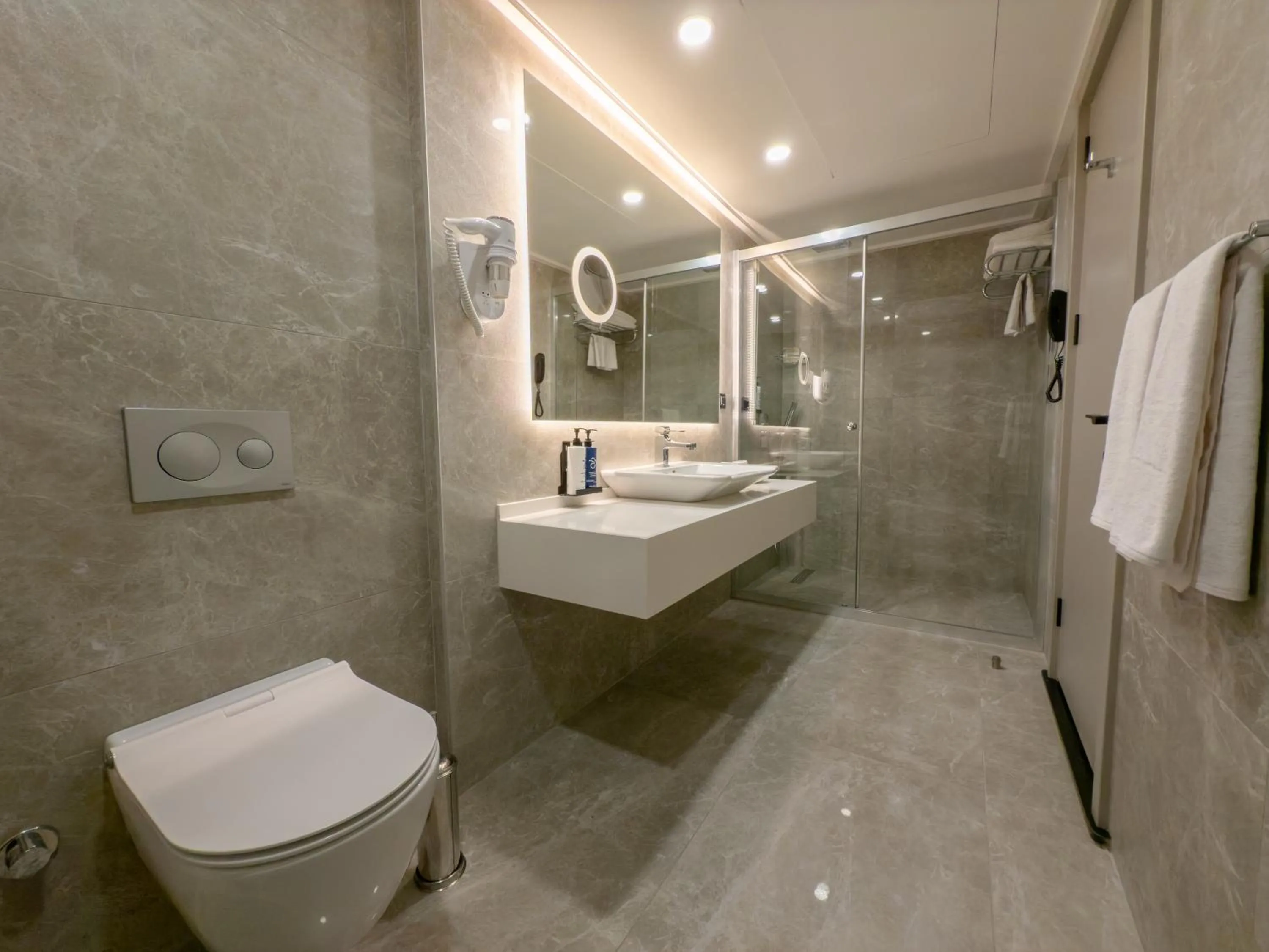 Shower in Dedeman Adana