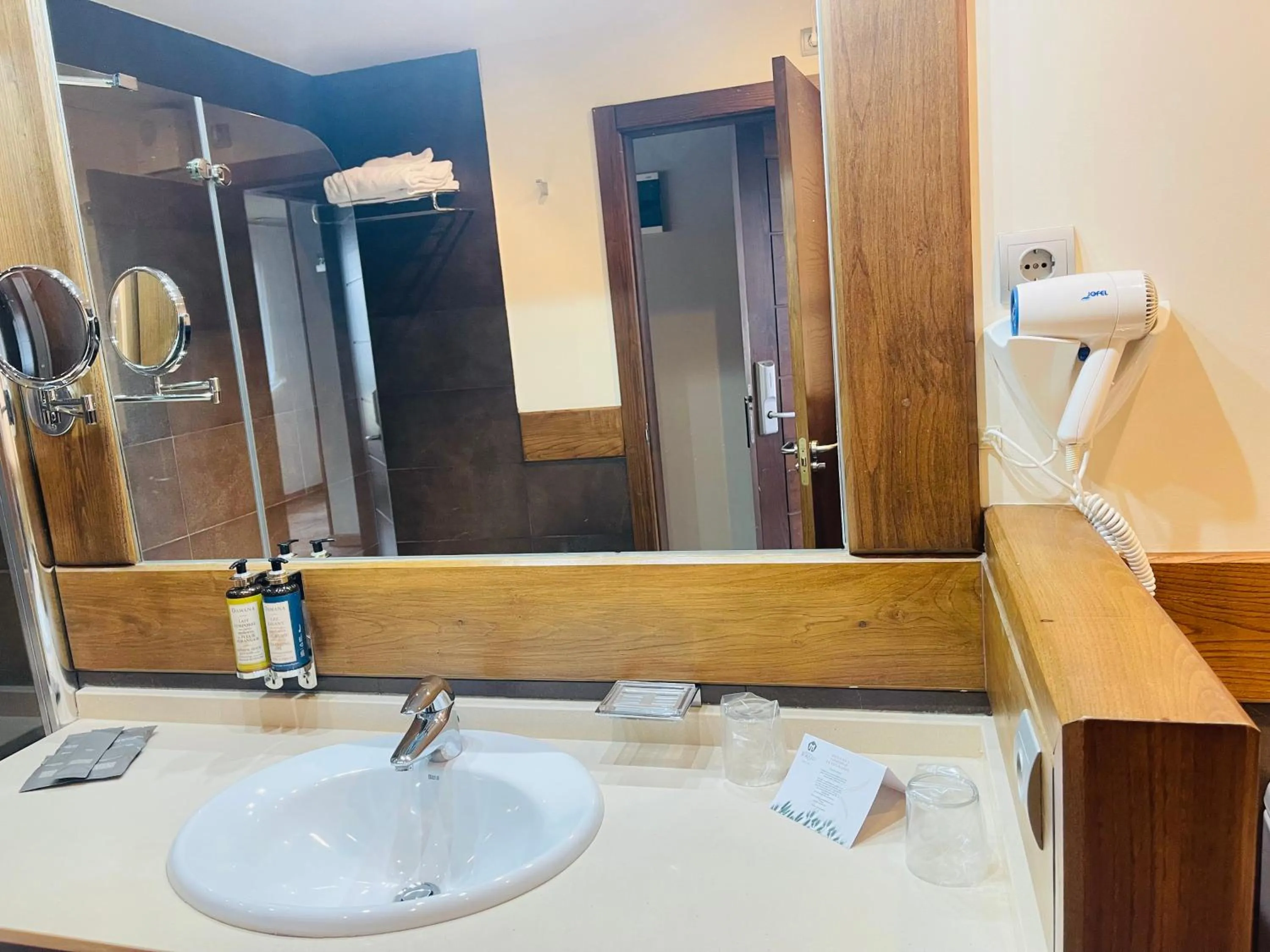 Bathroom in Hosteria de Torazo Nature Hotel & Spa