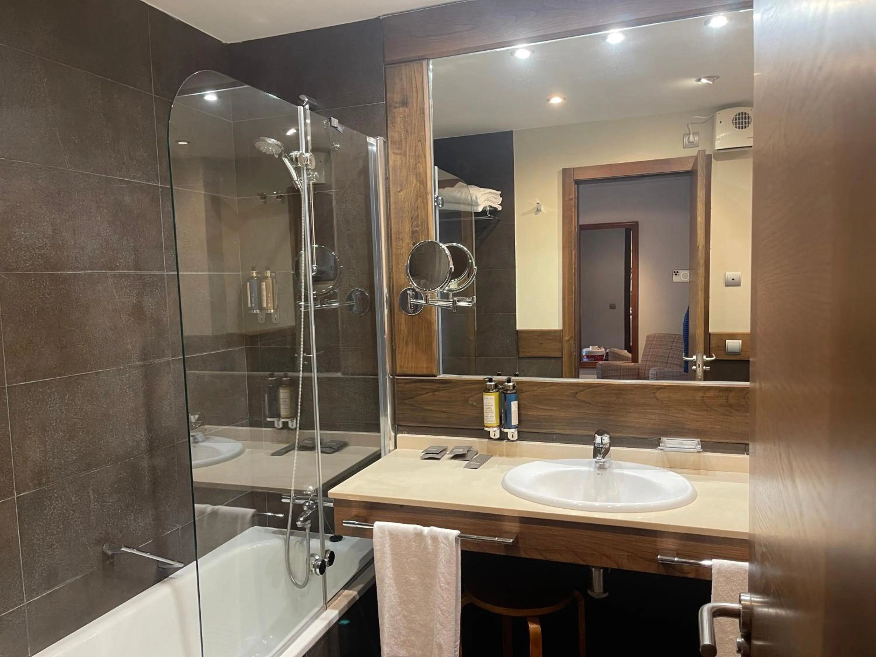 Bathroom in Hosteria de Torazo Nature Hotel & Spa