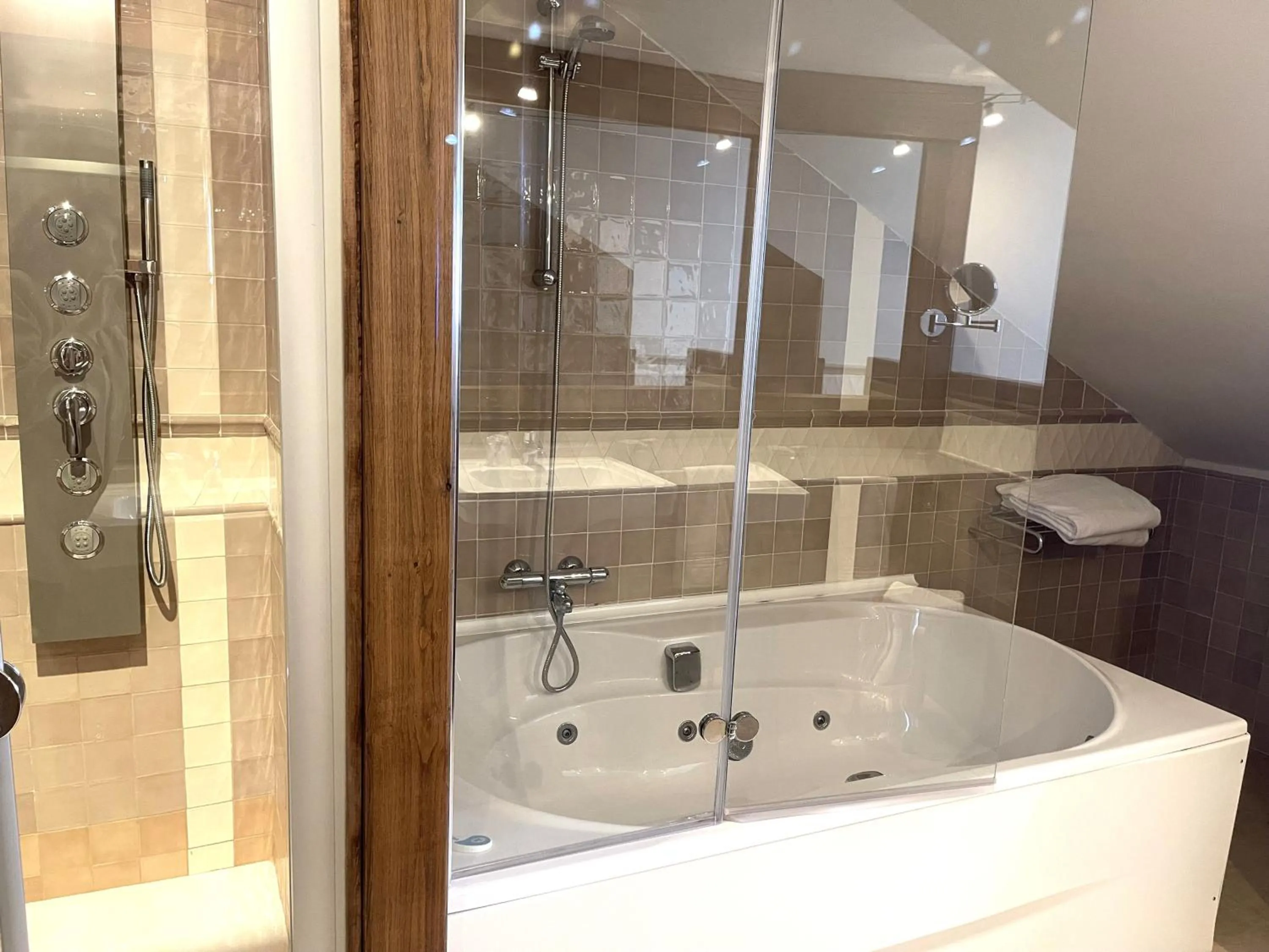 Hot Tub in Hosteria de Torazo Nature Hotel & Spa