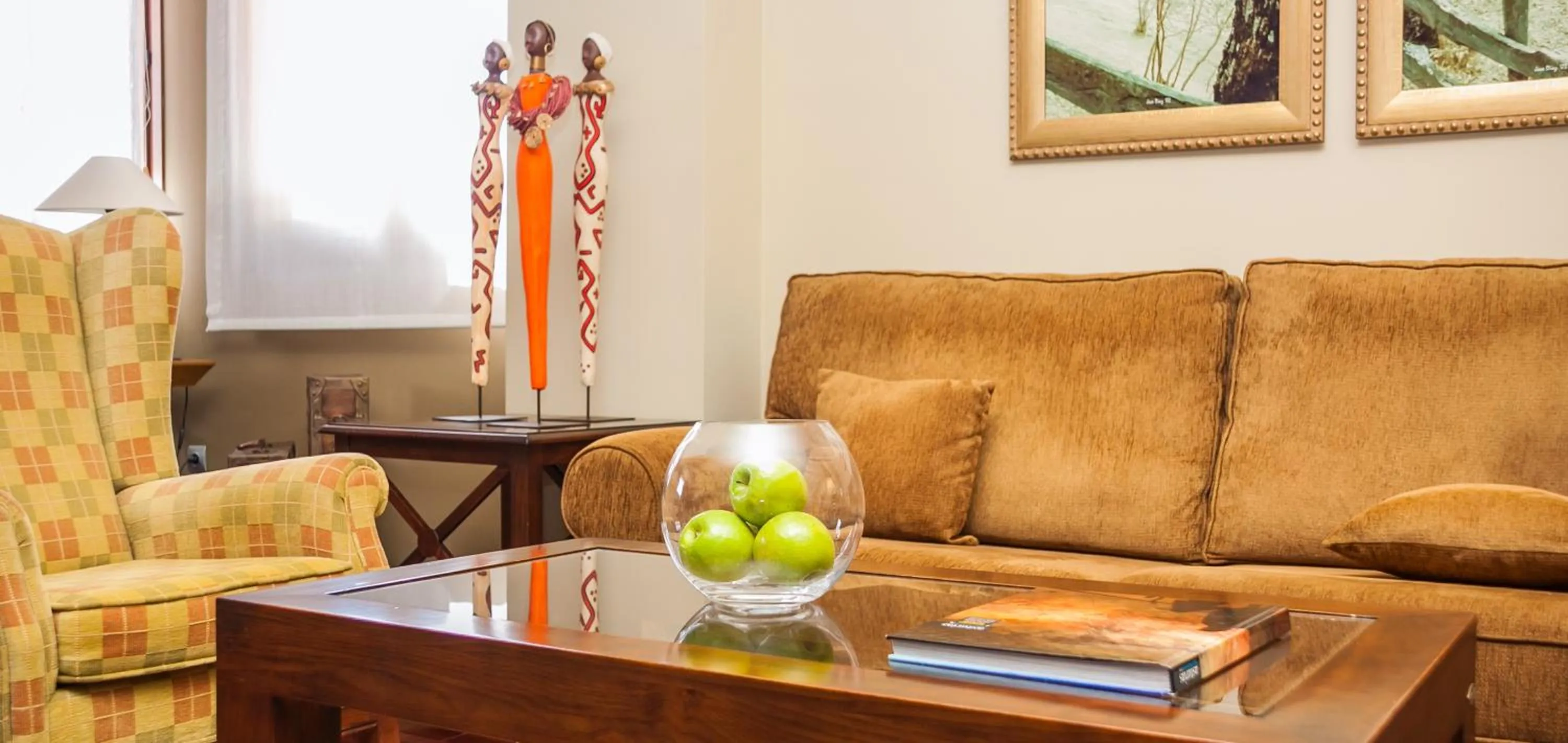 Communal lounge/ TV room in Hosteria de Torazo Nature Hotel & Spa