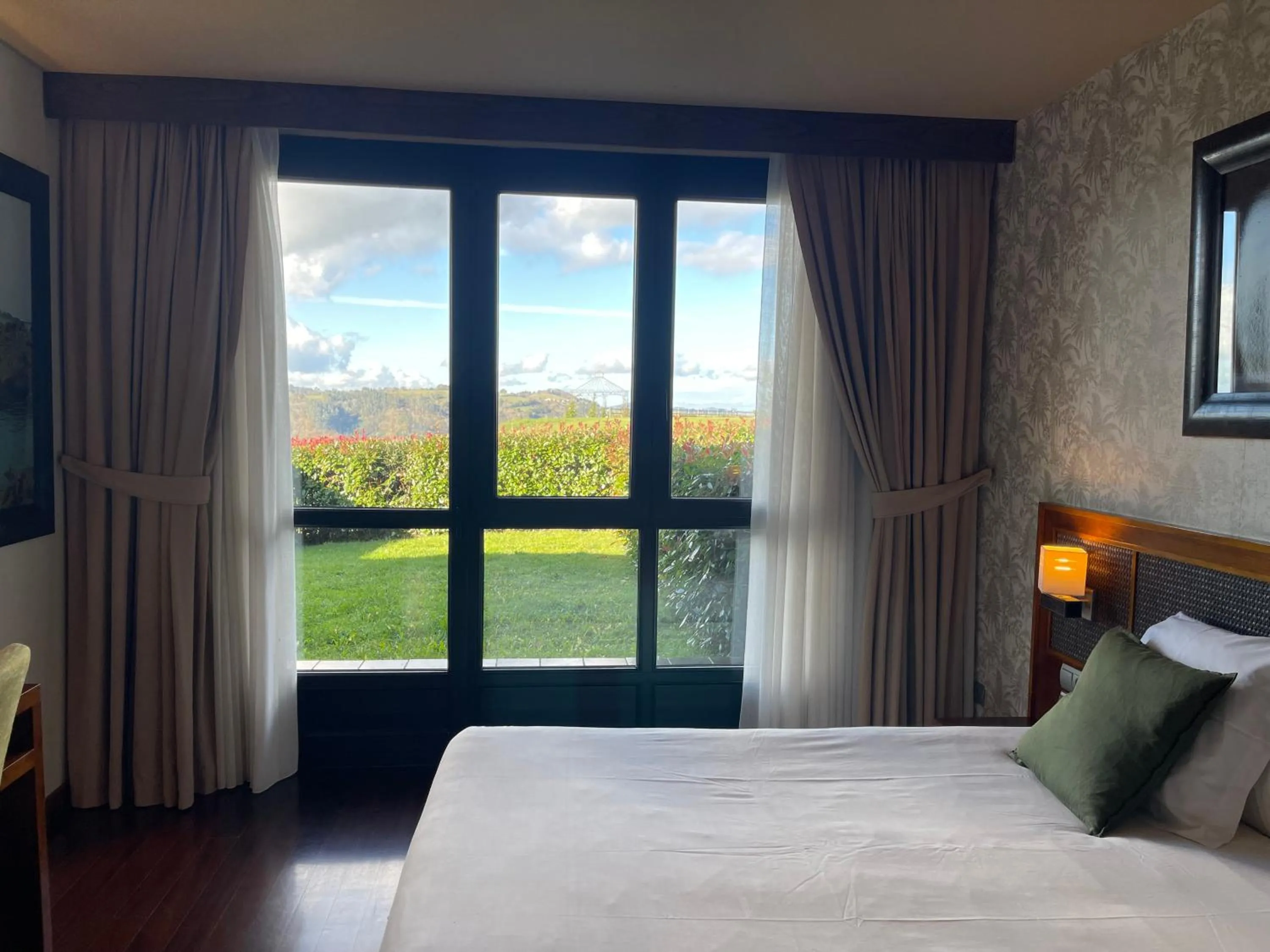 Garden view, Bed in Hosteria de Torazo Nature Hotel & Spa