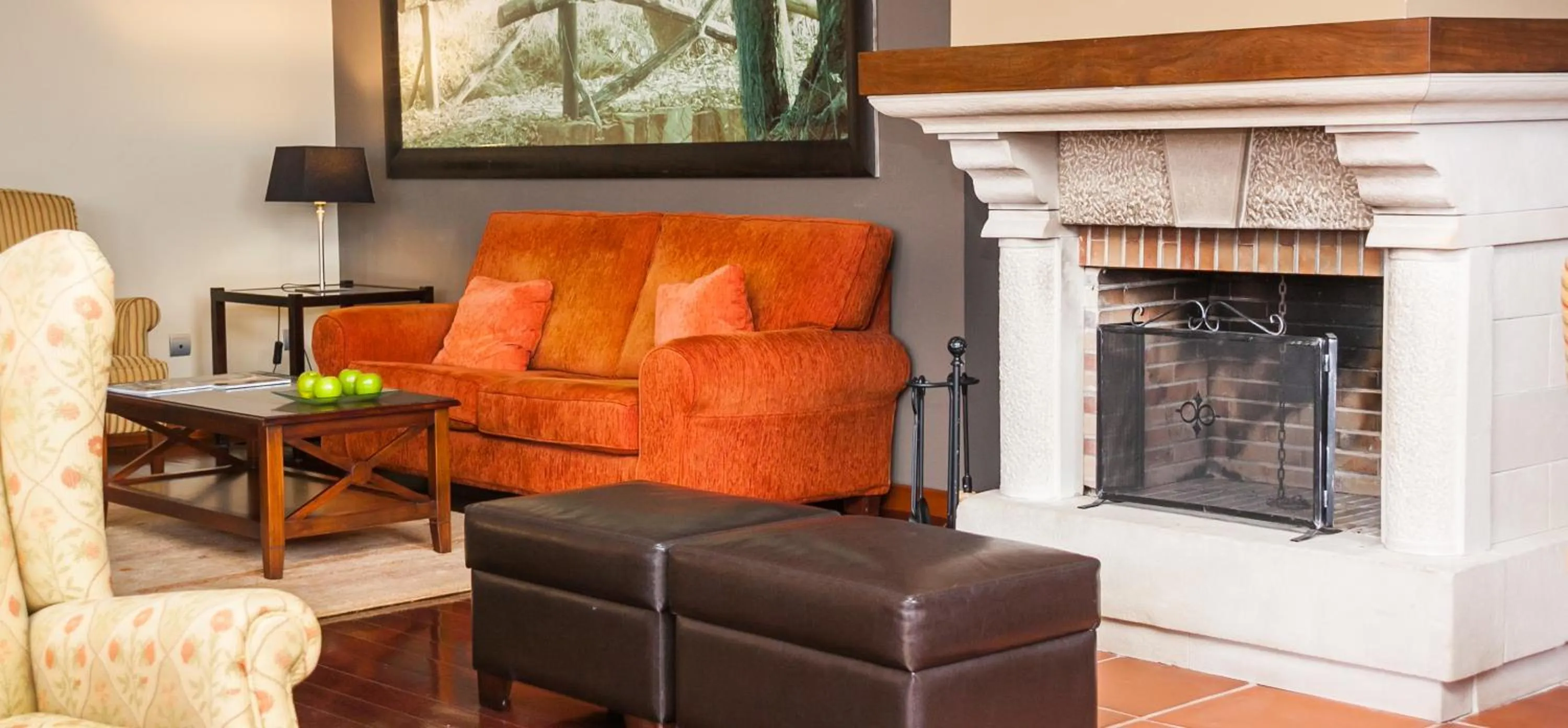 Communal lounge/ TV room in Hosteria de Torazo Nature Hotel & Spa