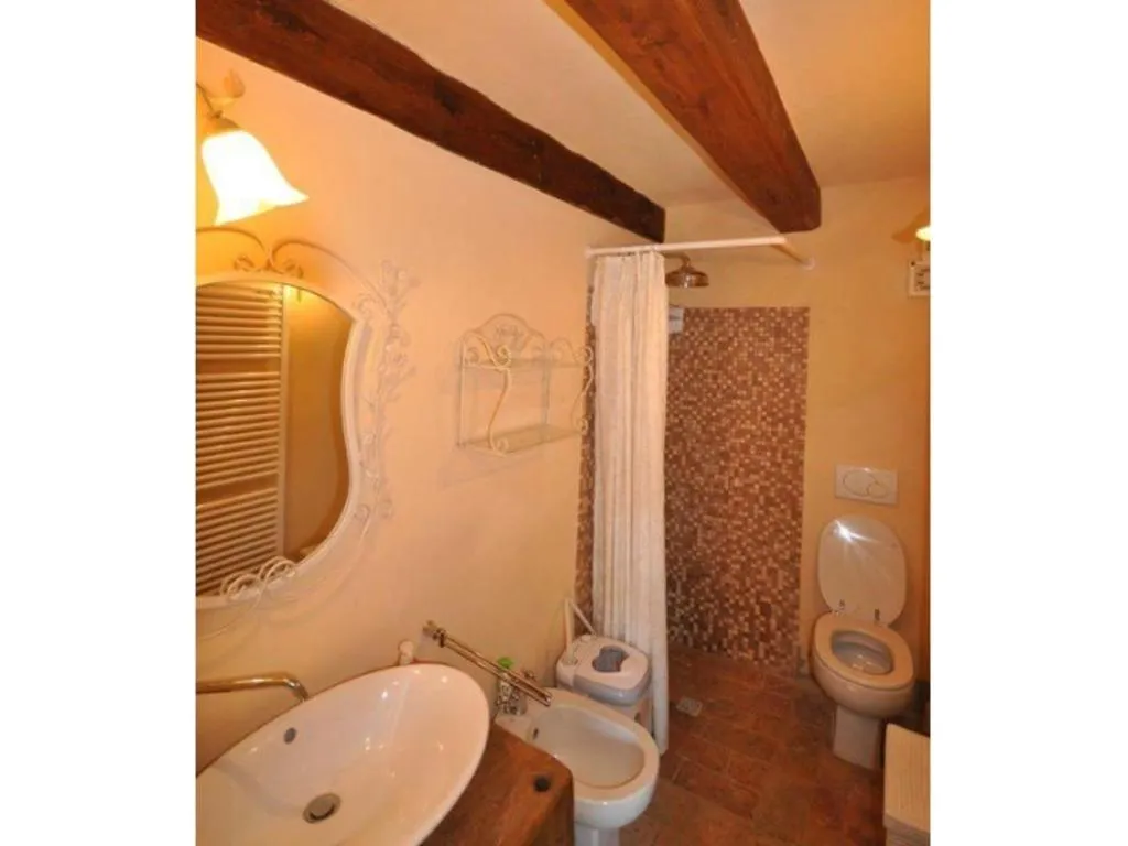 Shower in Tinaia