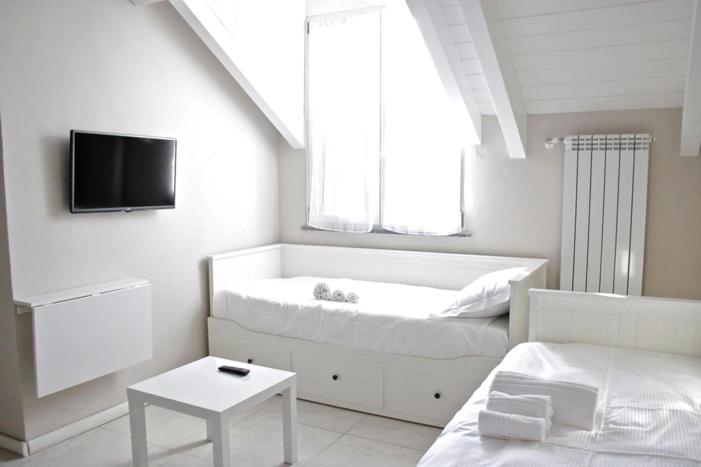 Day, Bed in B&B Leonardo