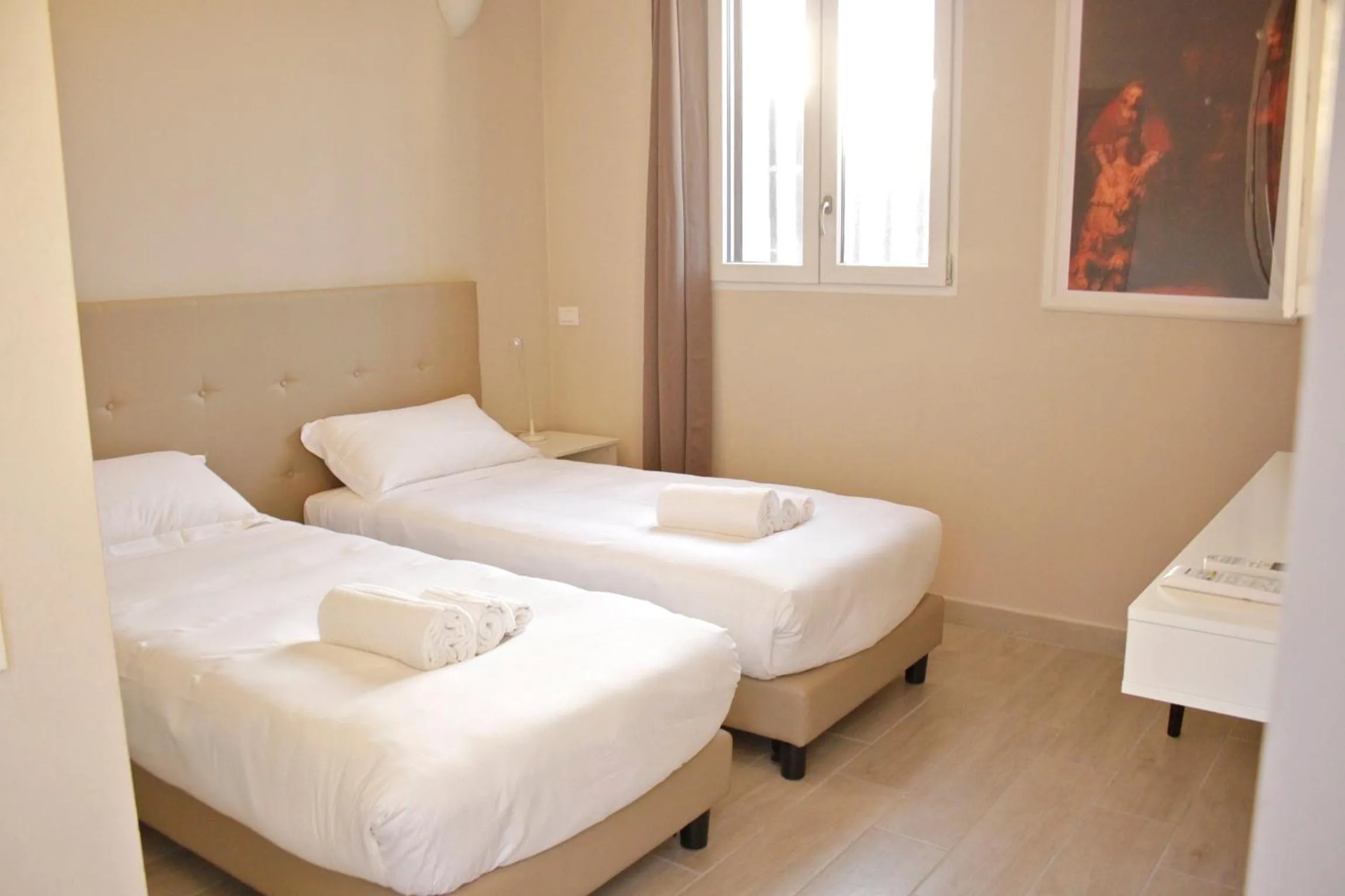 Property building, Bed in B&B Leonardo