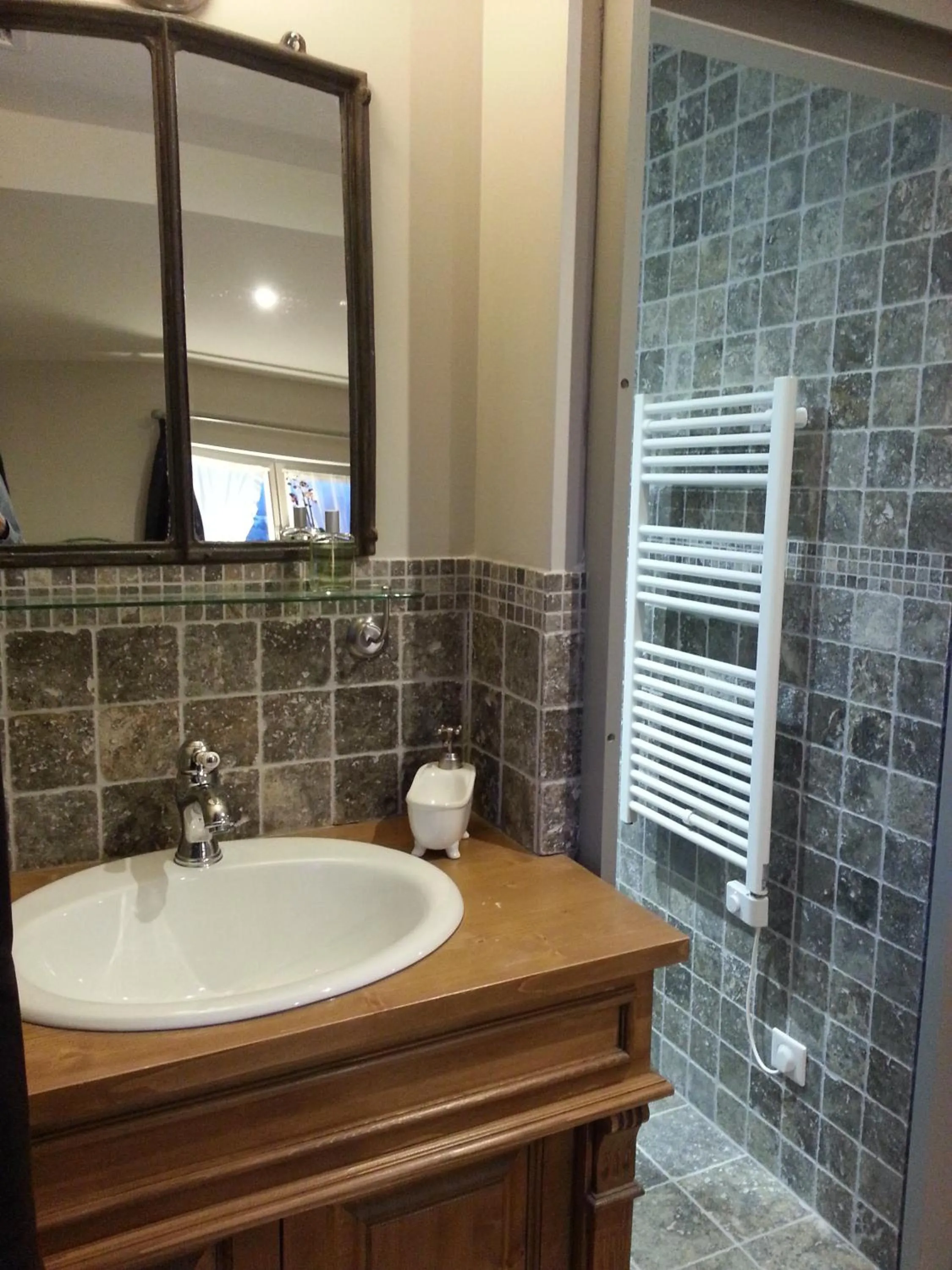 Shower in Relais St Jacques - Roanne