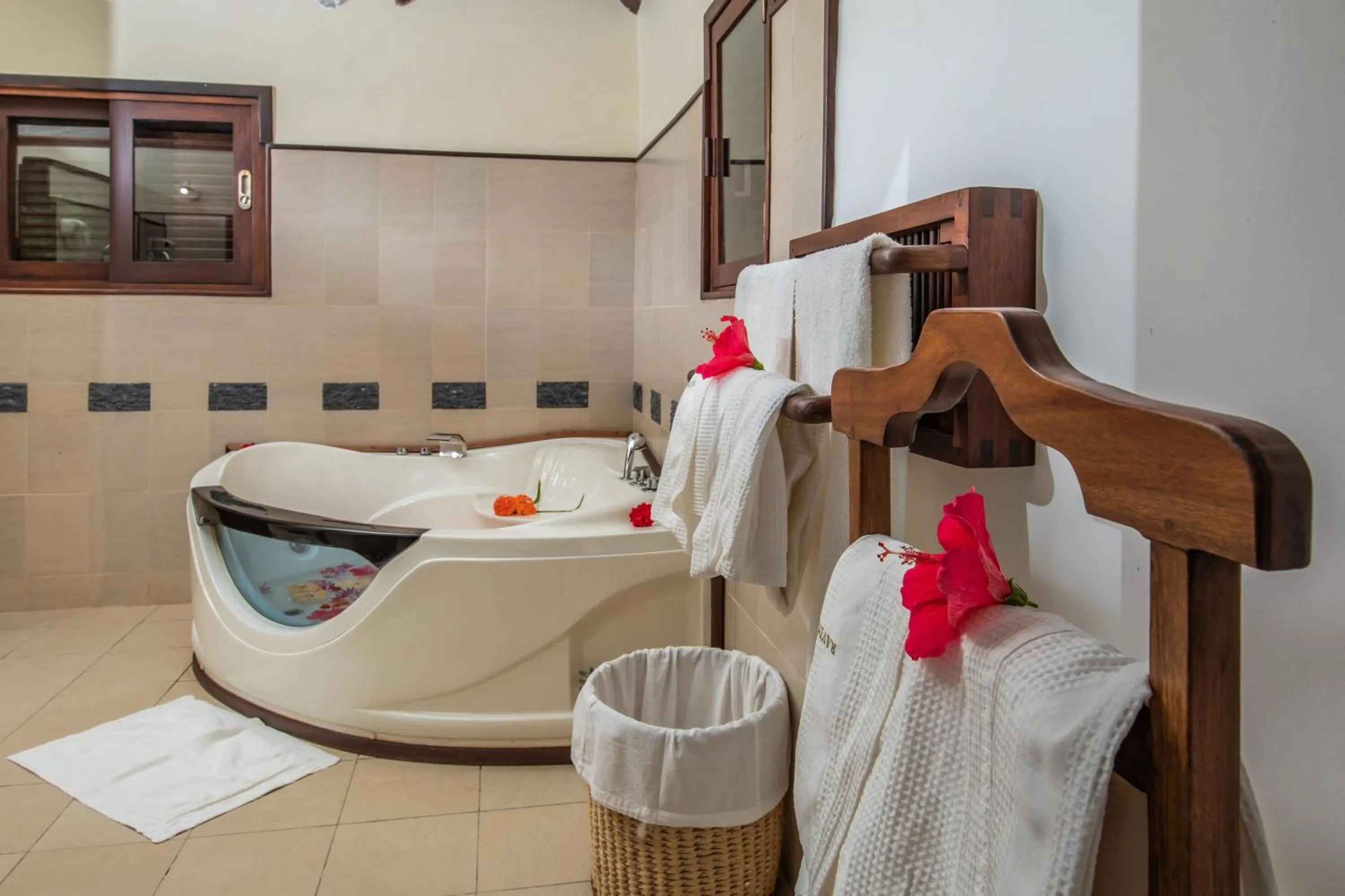 Hot Tub in Ravintsara Wellness Hotel