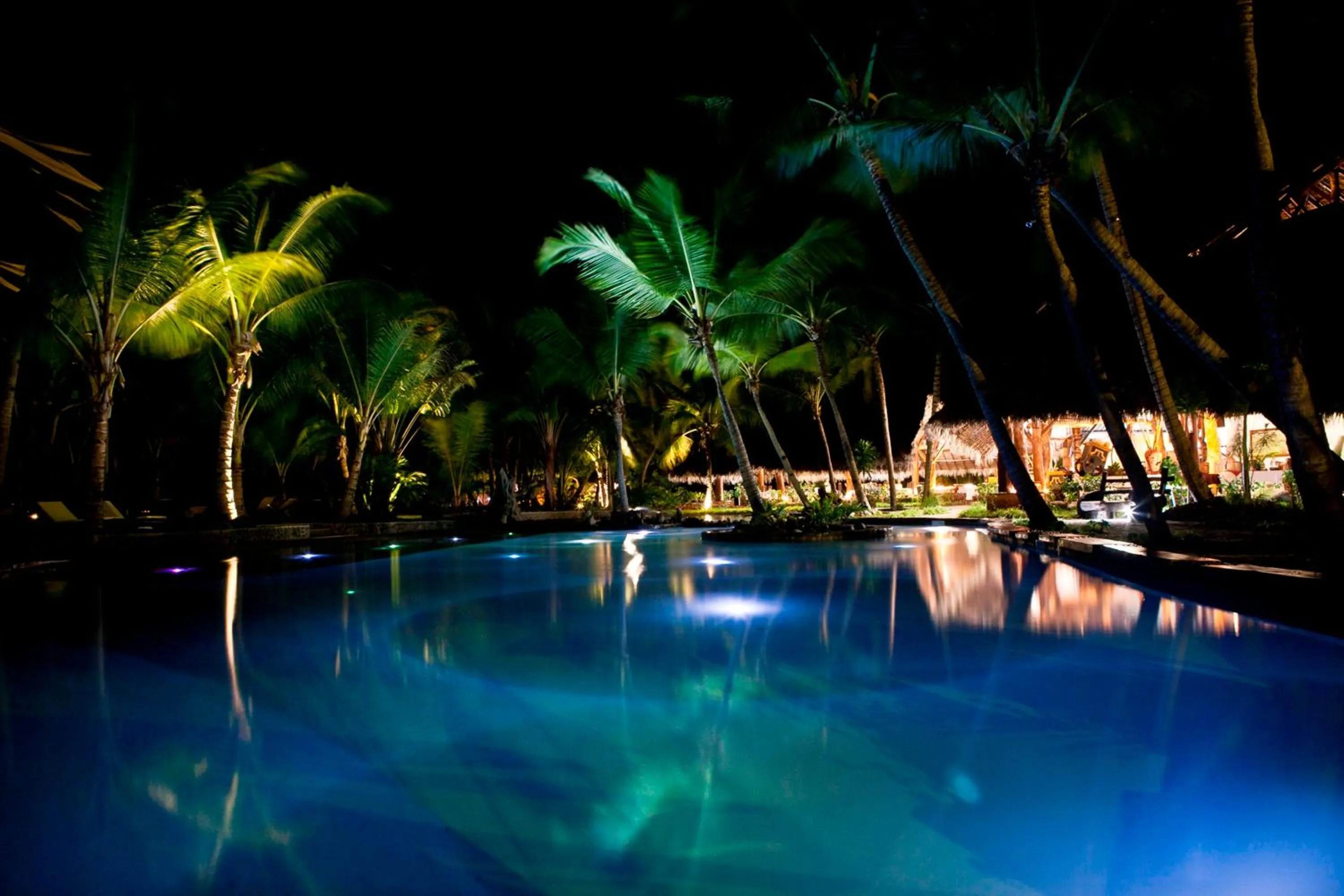 Swimming pool in Ravintsara Wellness Hotel