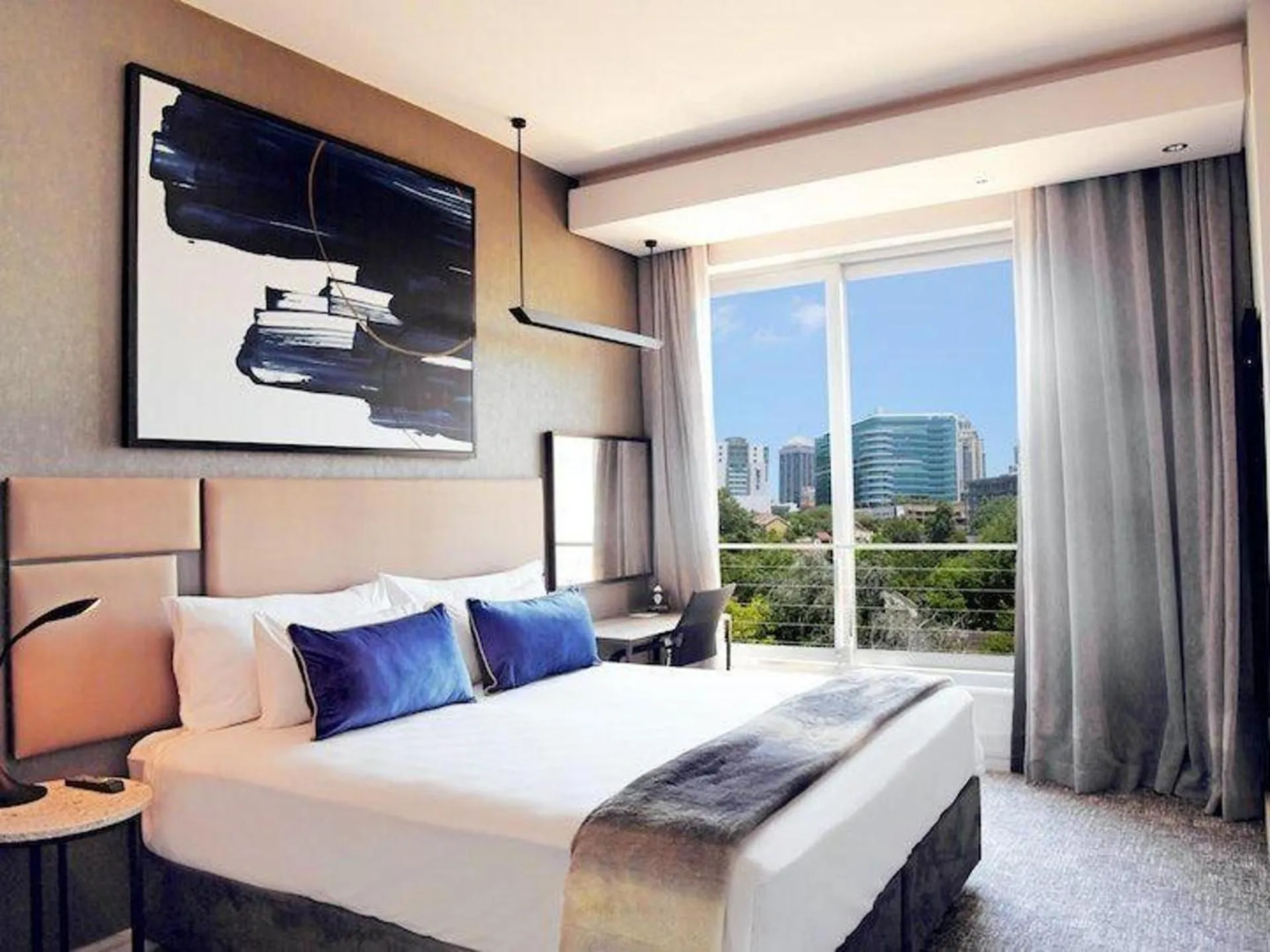 Apartment - Sleeps 4 - Pool - Balcony - Parking