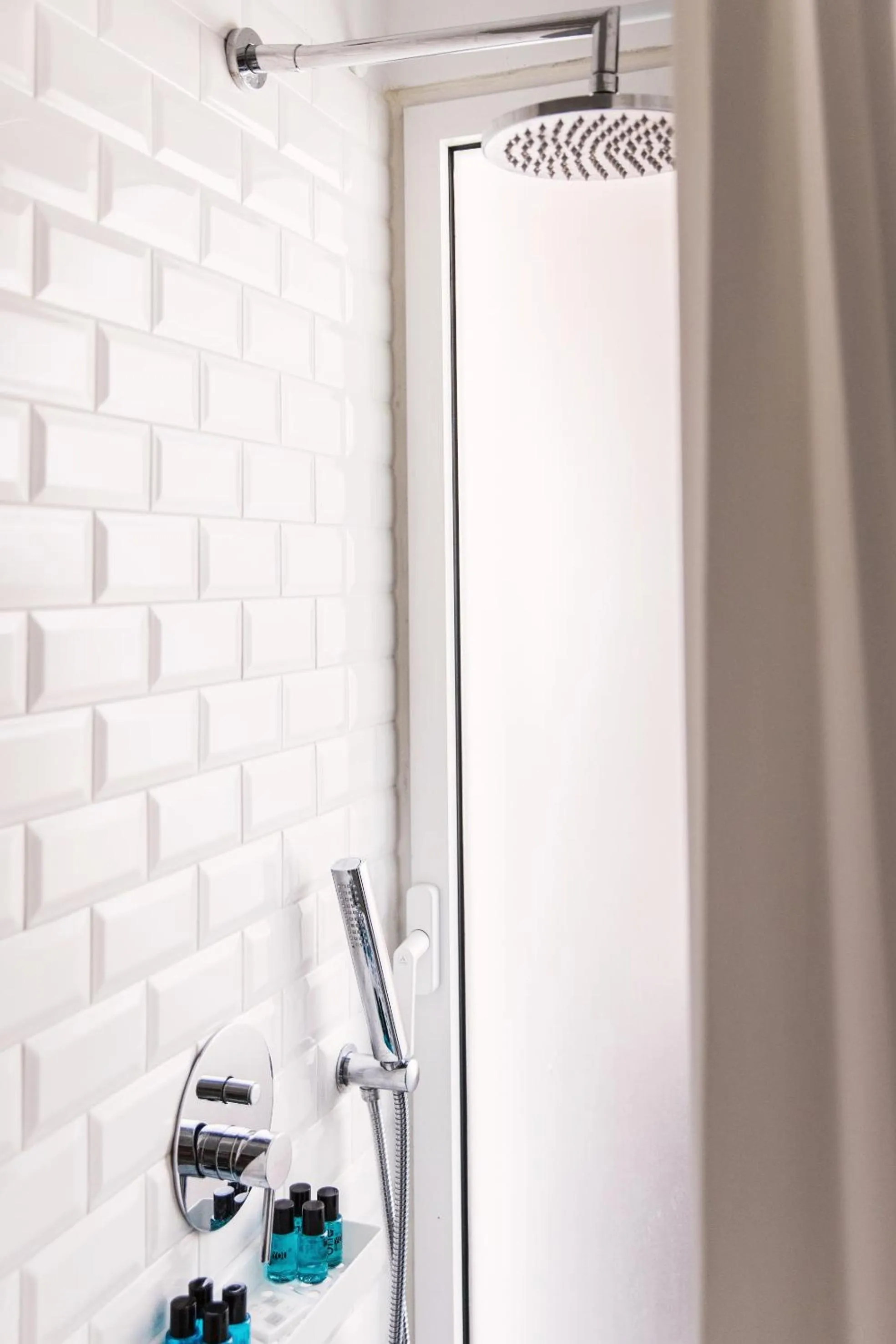 Bathroom in Santa Bica Eat Drink & Sleep