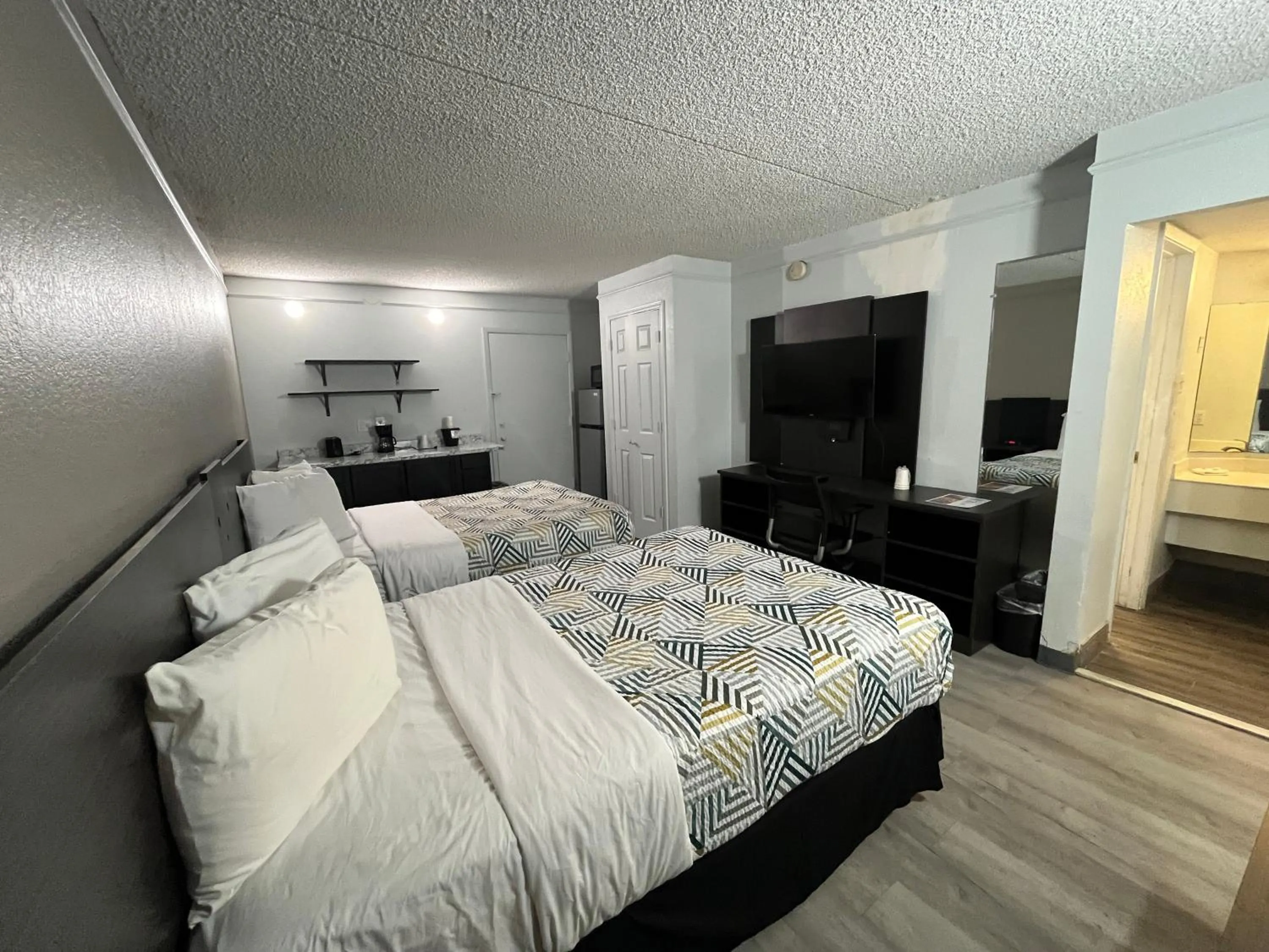 Bed in Studio 6 Phoenix, AZ Midtown