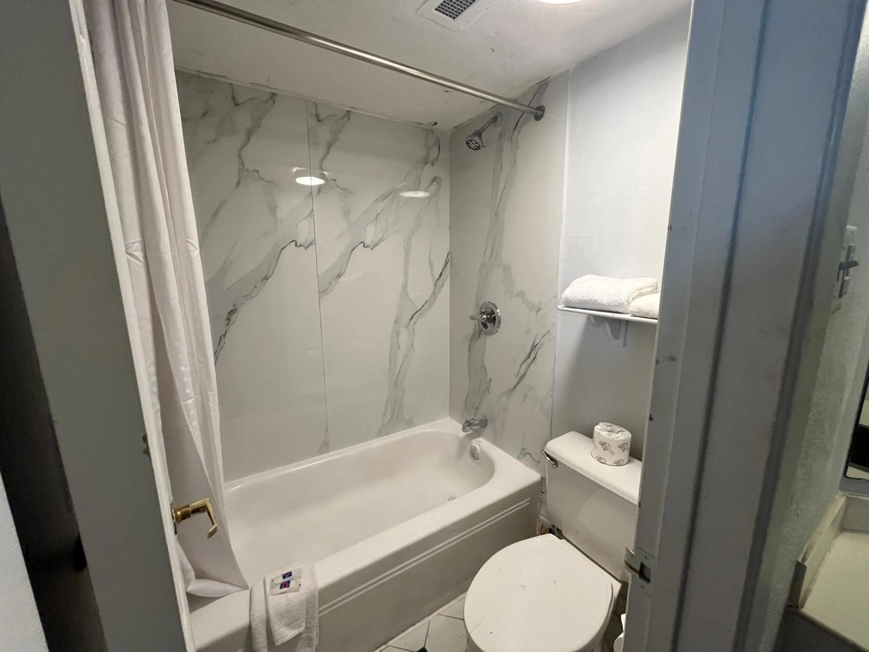 Bathroom in Studio 6 Phoenix, AZ Midtown