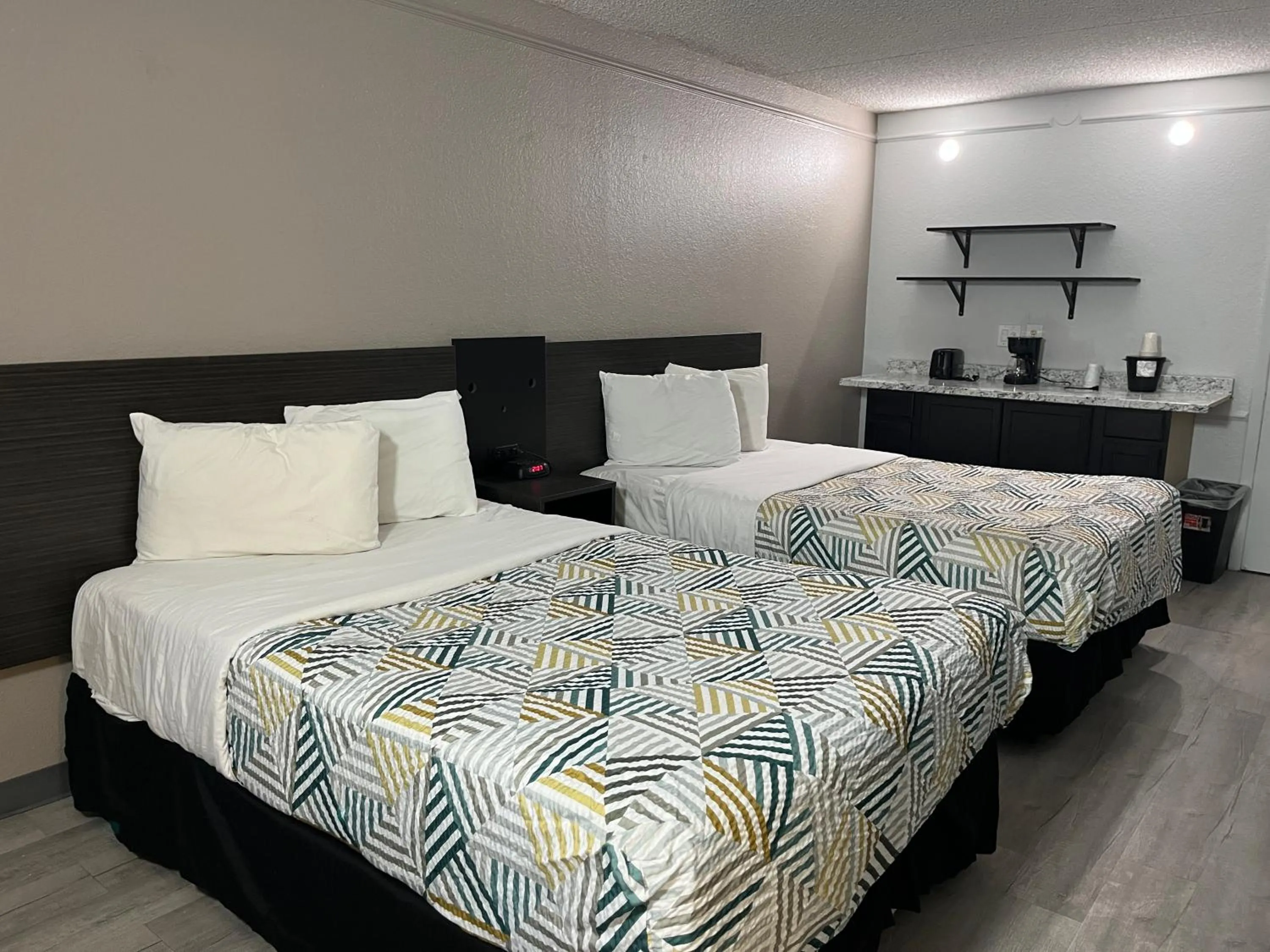 Bedroom, Bed in Studio 6 Phoenix, AZ Midtown