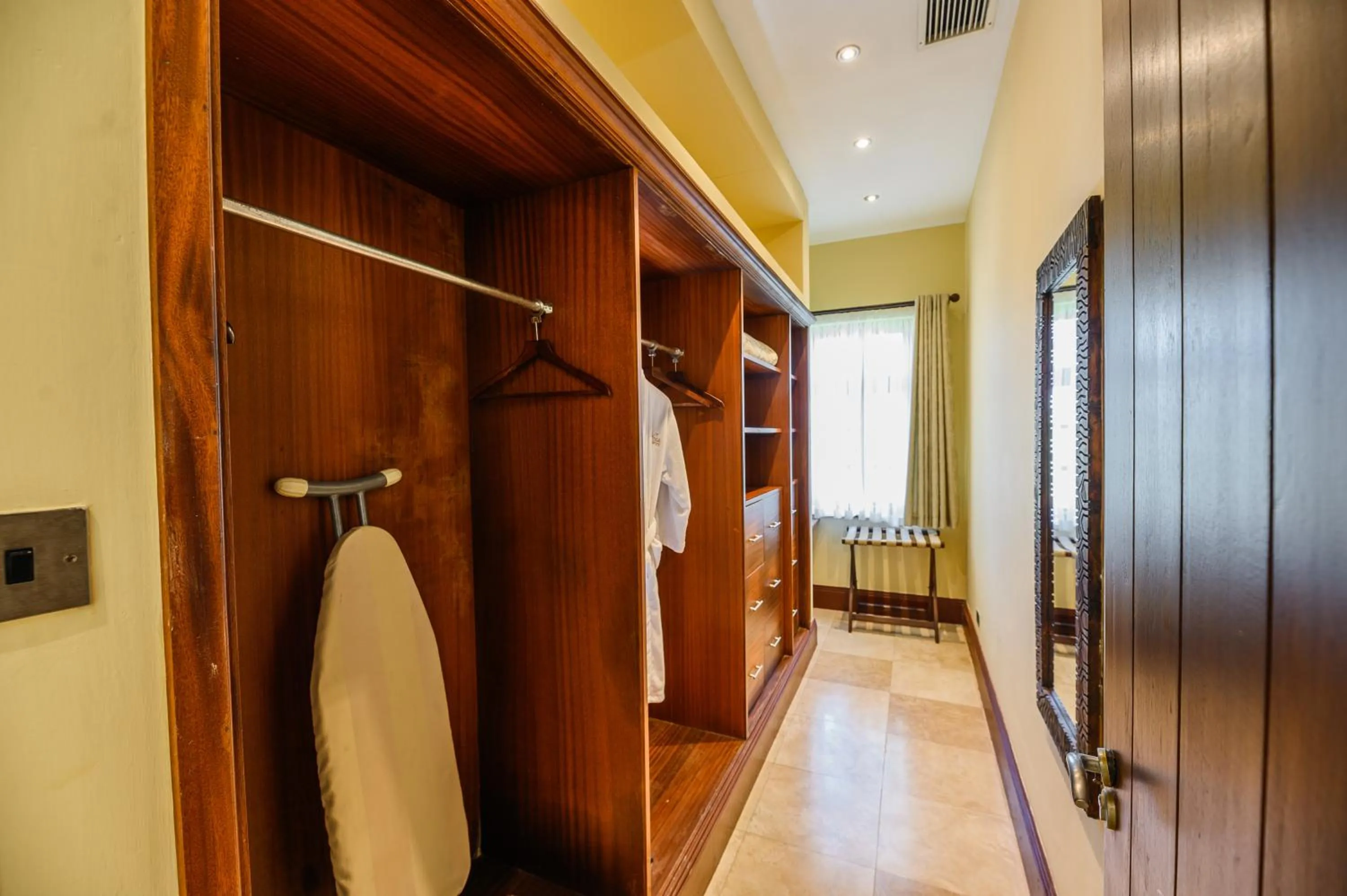 wardrobe, Bathroom in Cocoa Boutique Hotel