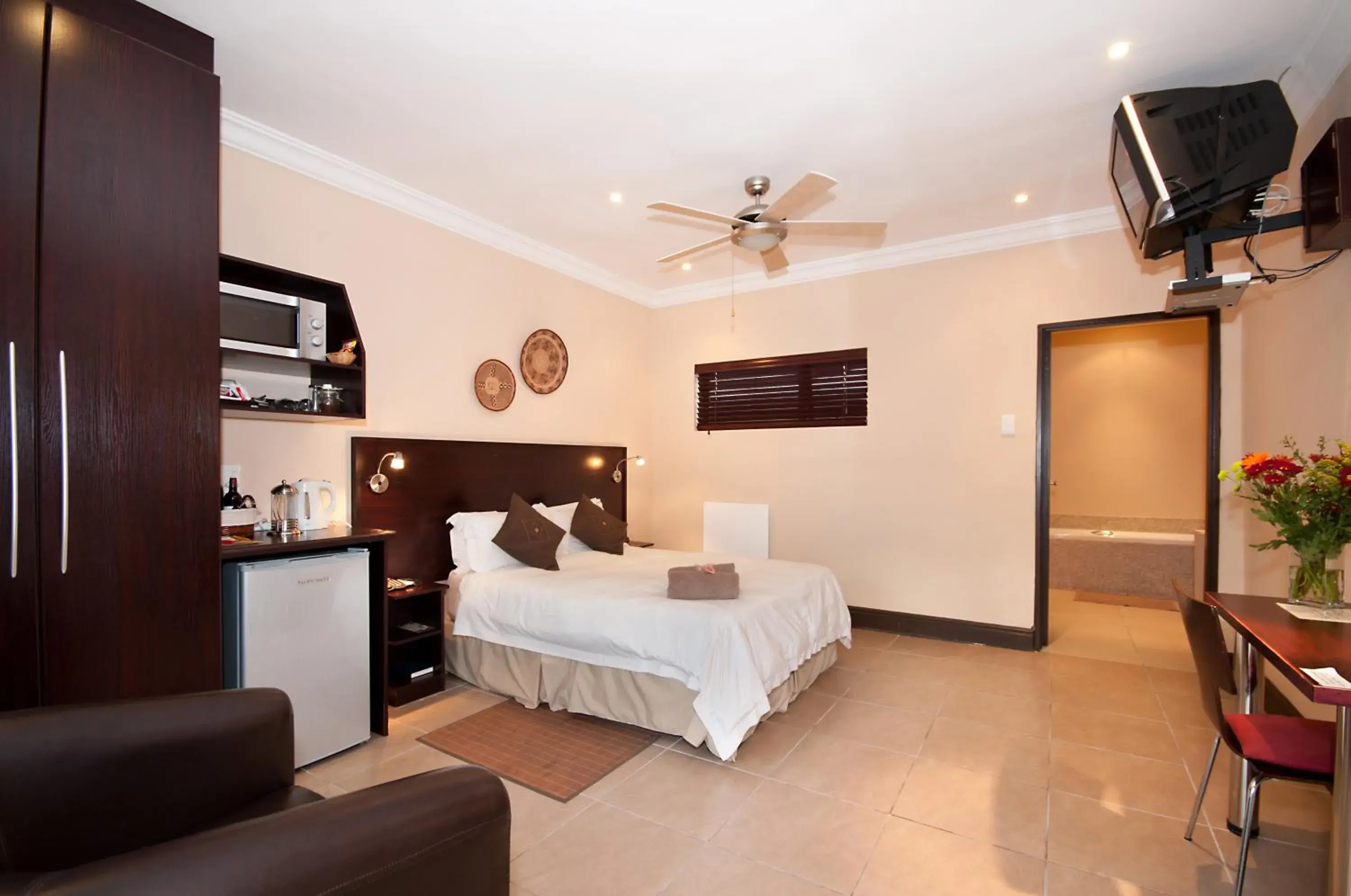 Garden view, Bed in Africa Beach B&B Garden view, Bed in Africa Beach B&B