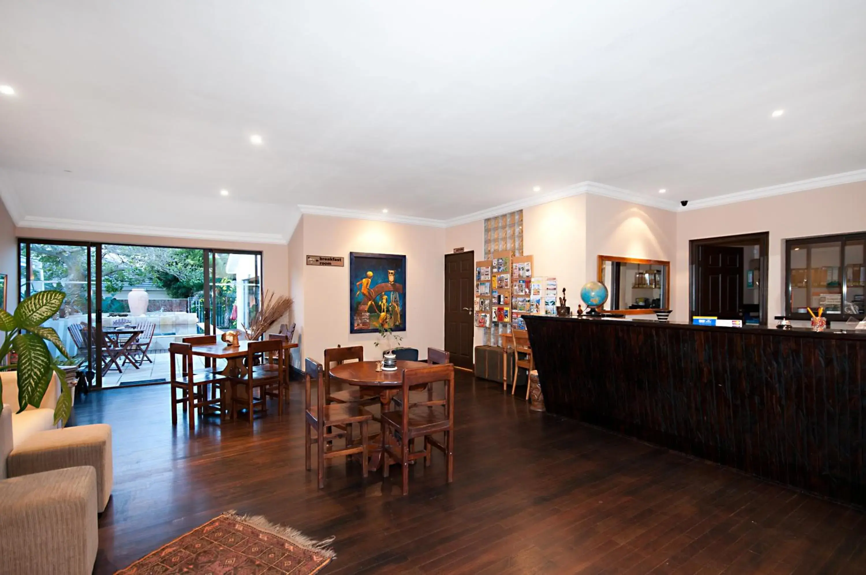 Lounge or bar in Africa Beach B&B Lounge or bar in Africa Beach B&B