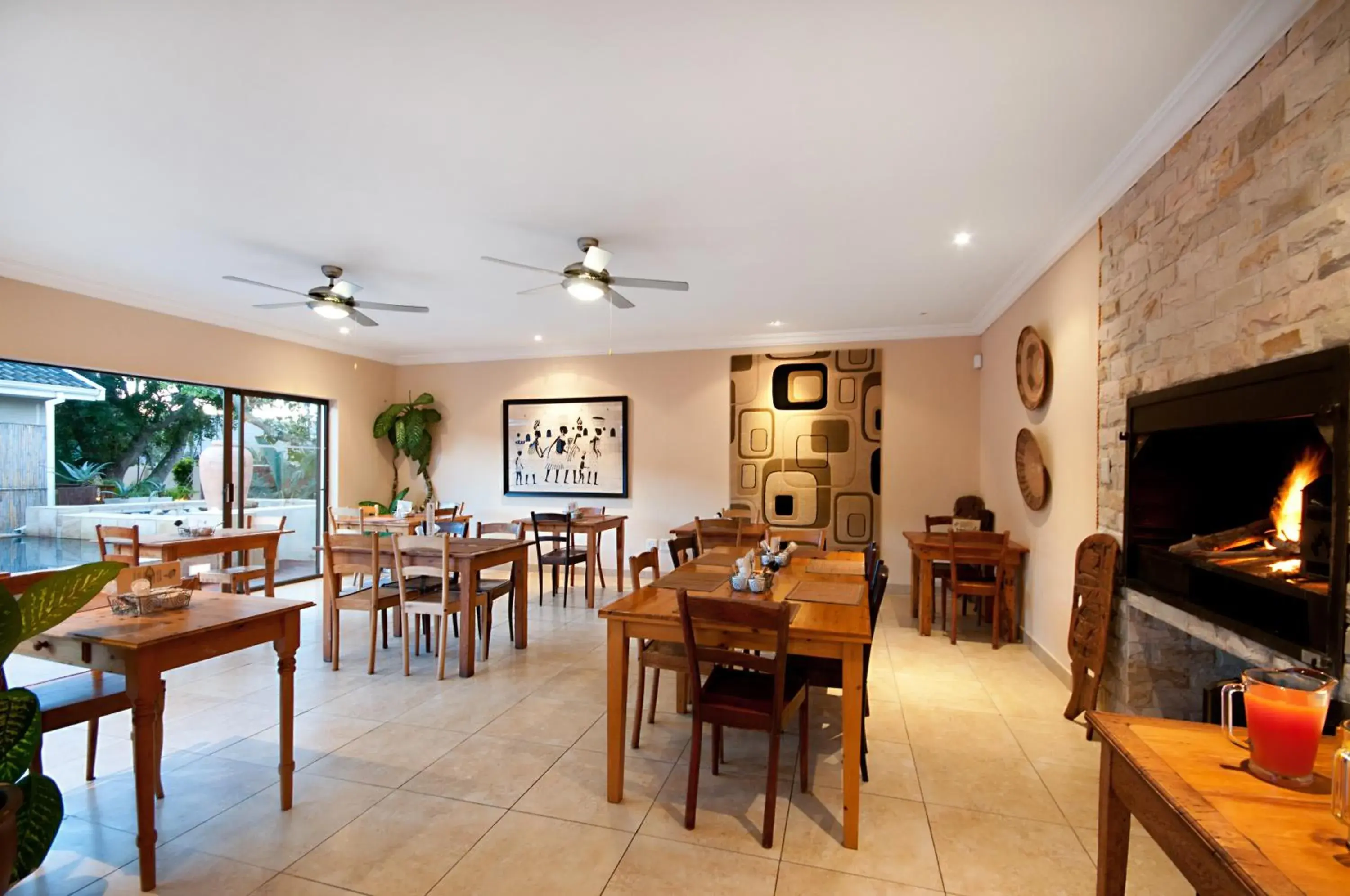 Dining area in Africa Beach B&B Dining area in Africa Beach B&B
