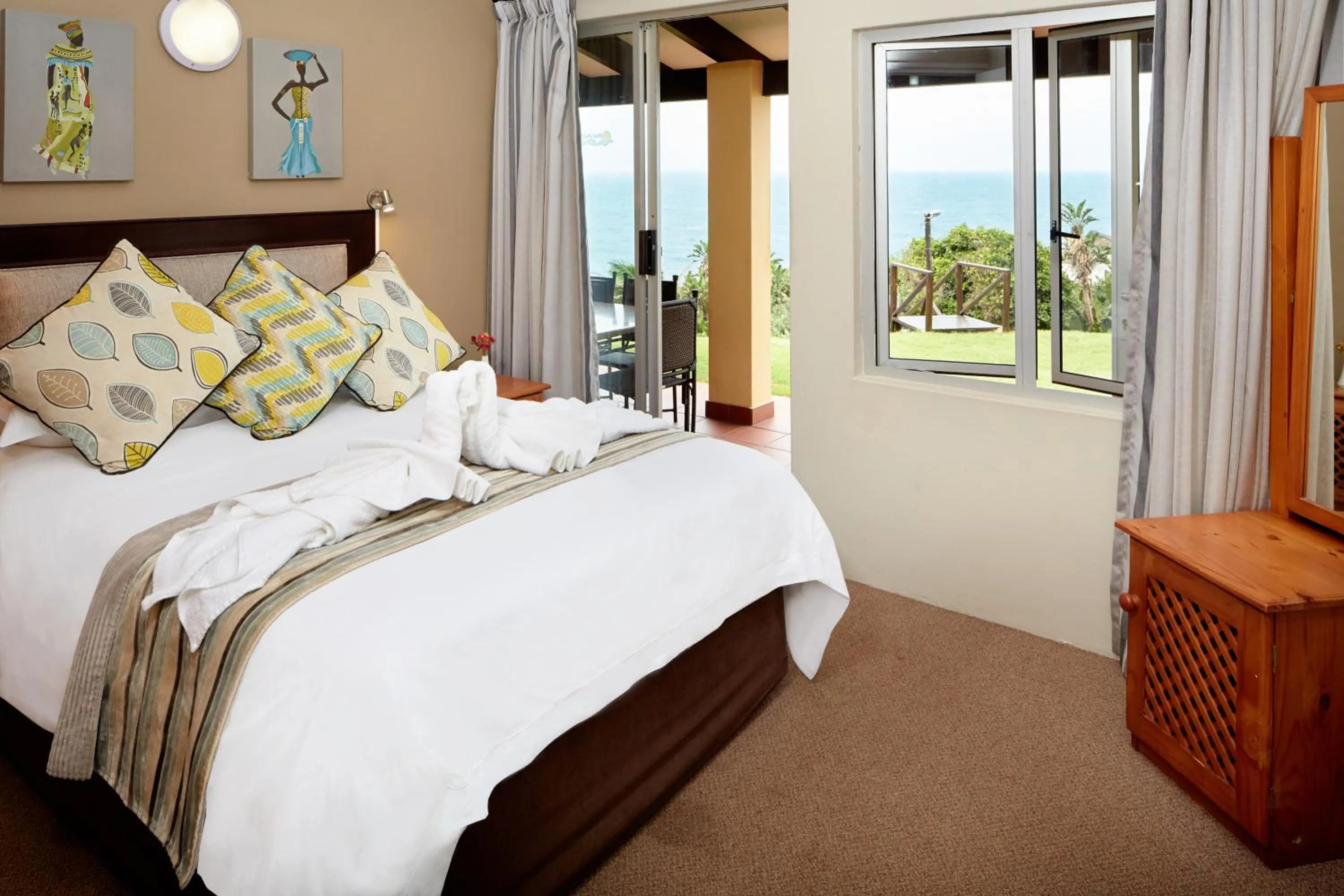 Photo of the whole room in First Group Chaka's Rock Chalets