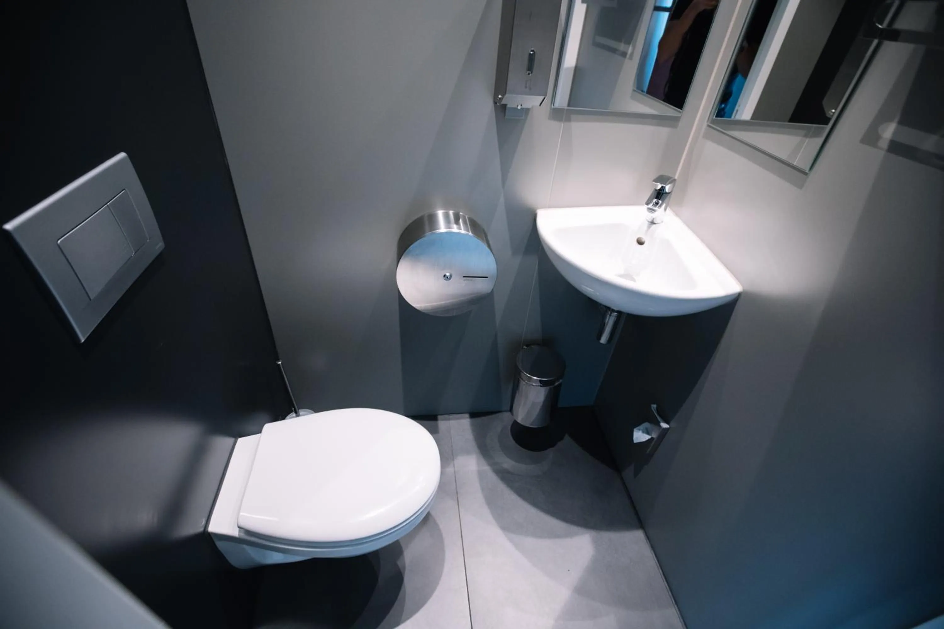 Bathroom in ClinkNOORD Hostel