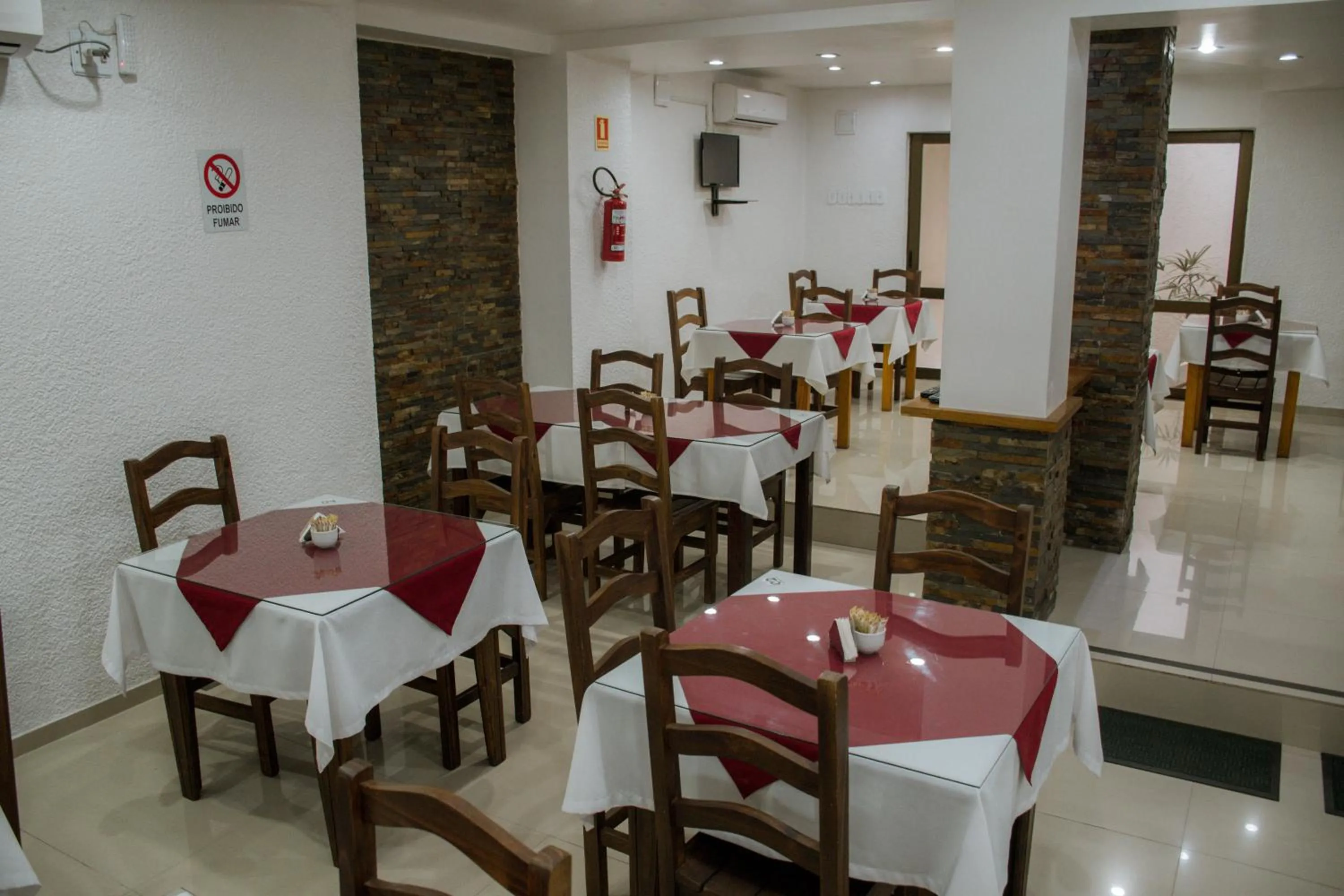 Restaurant/places to eat in Hotel Masseilot
