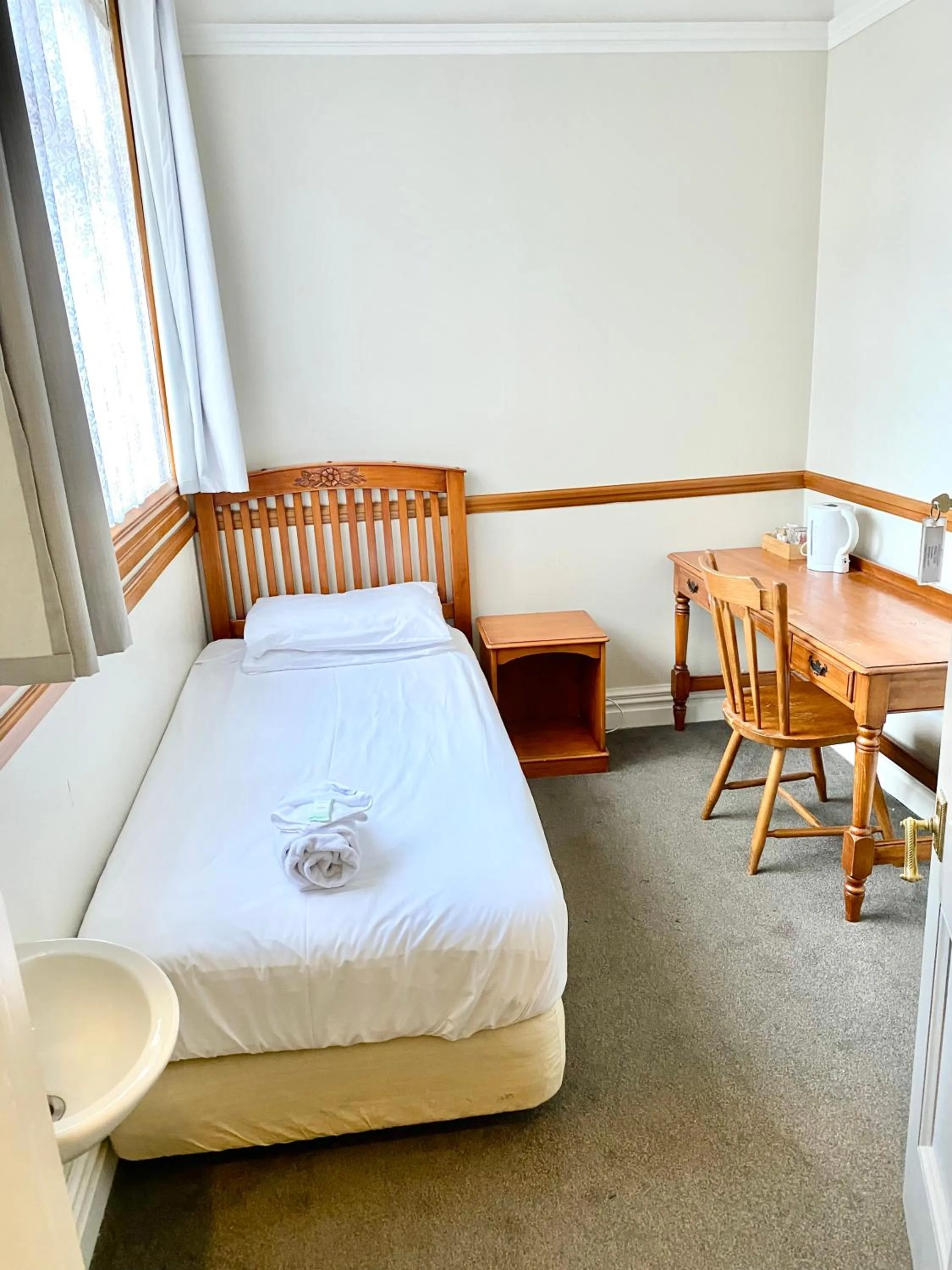 Bedroom, Bed in Shepherds Arms Hotel