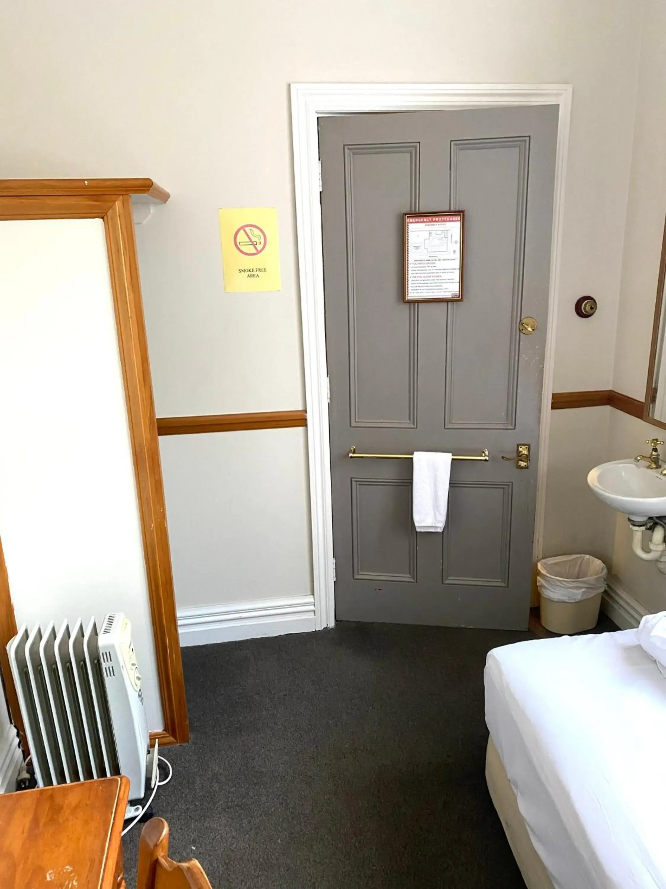 Bedroom, Bed in Shepherds Arms Hotel Bedroom, Bed in Shepherds Arms Hotel