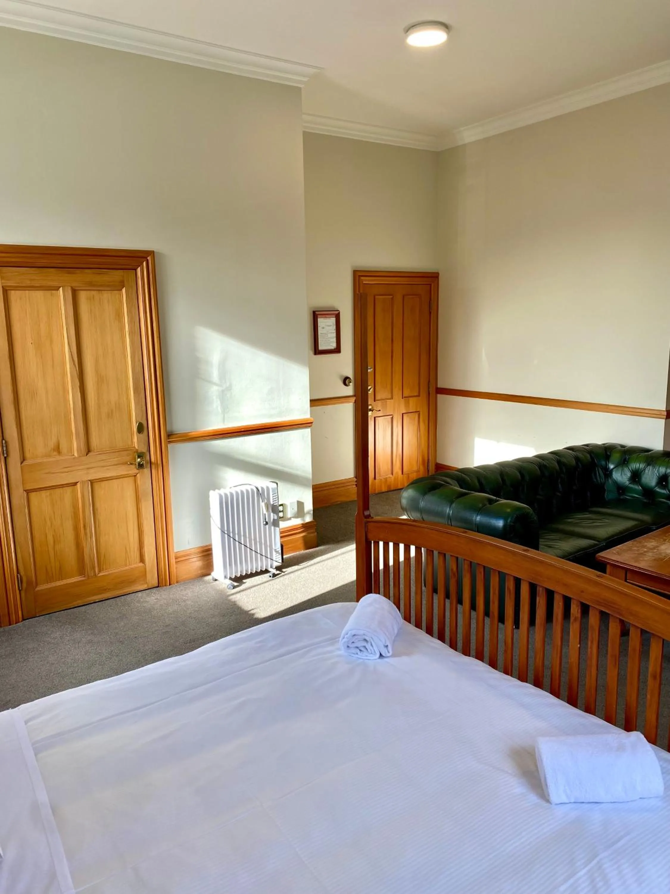 Bed in Shepherds Arms Hotel