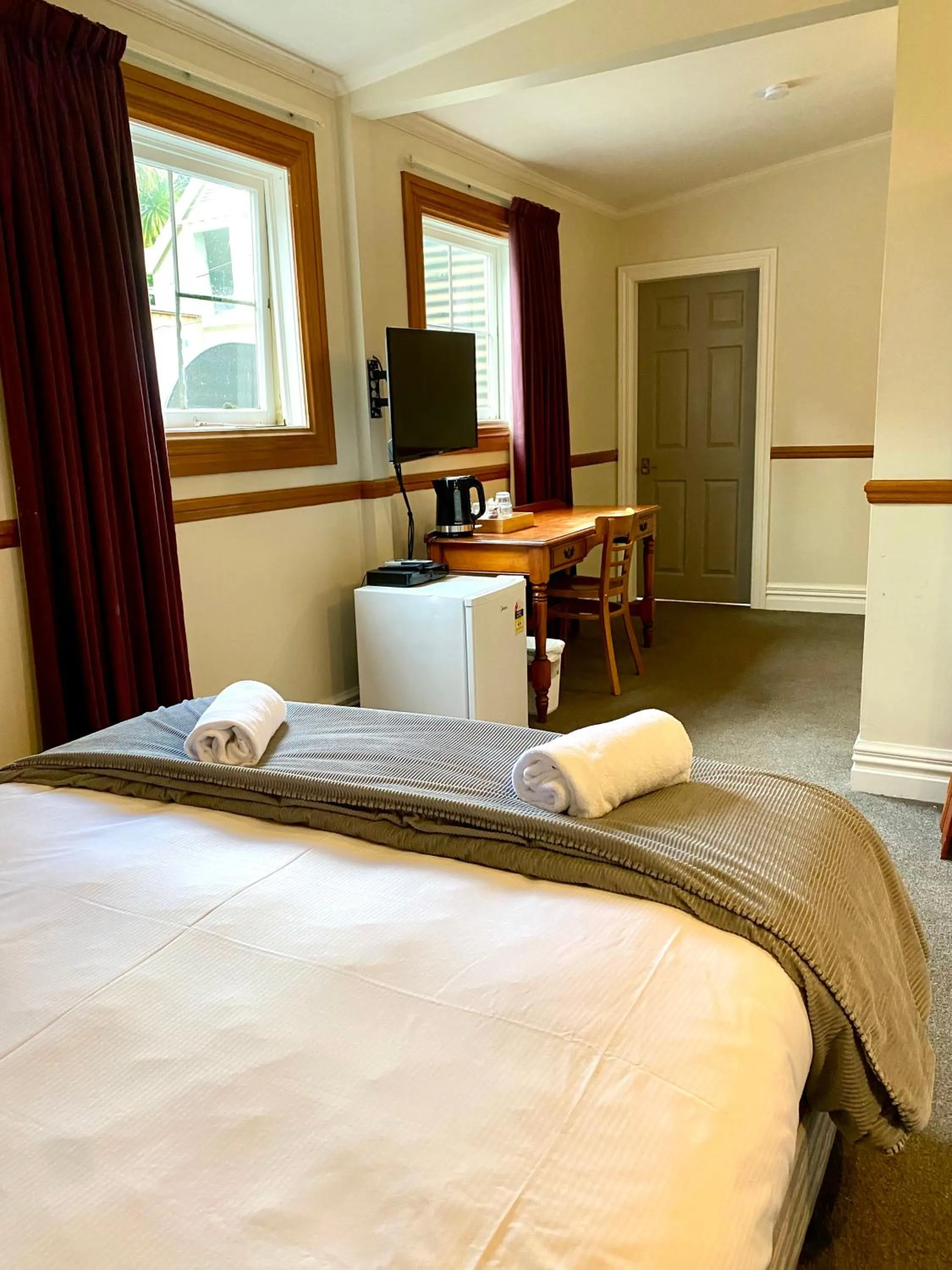 Bedroom, Bed in Shepherds Arms Hotel