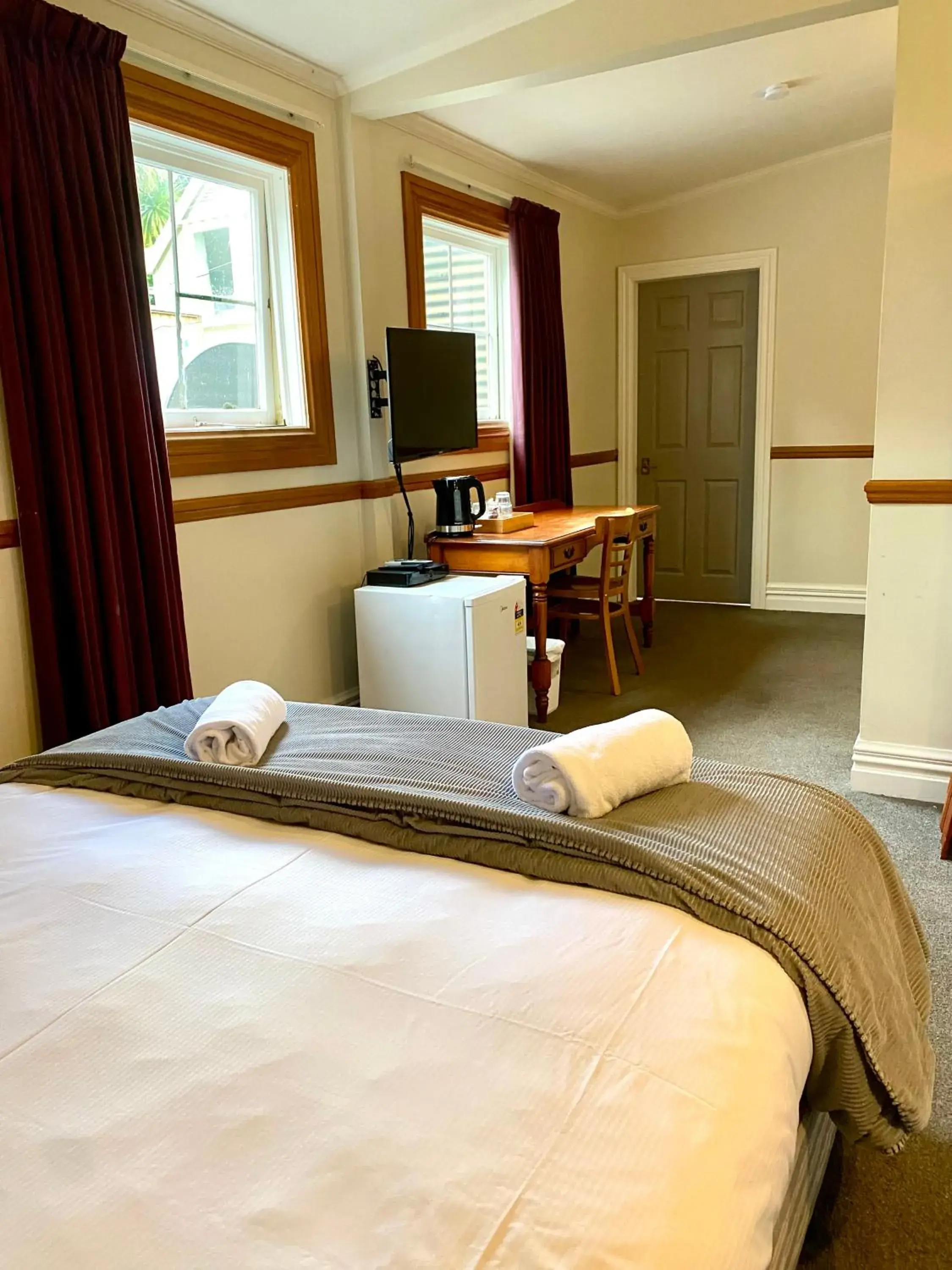 Bedroom, Bed in Shepherds Arms Hotel Bedroom, Bed in Shepherds Arms Hotel