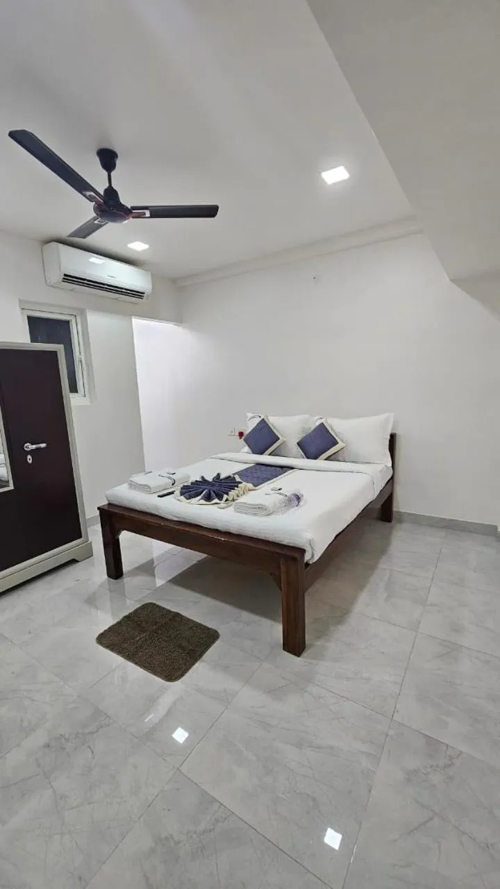 Bed in MetroResidency com