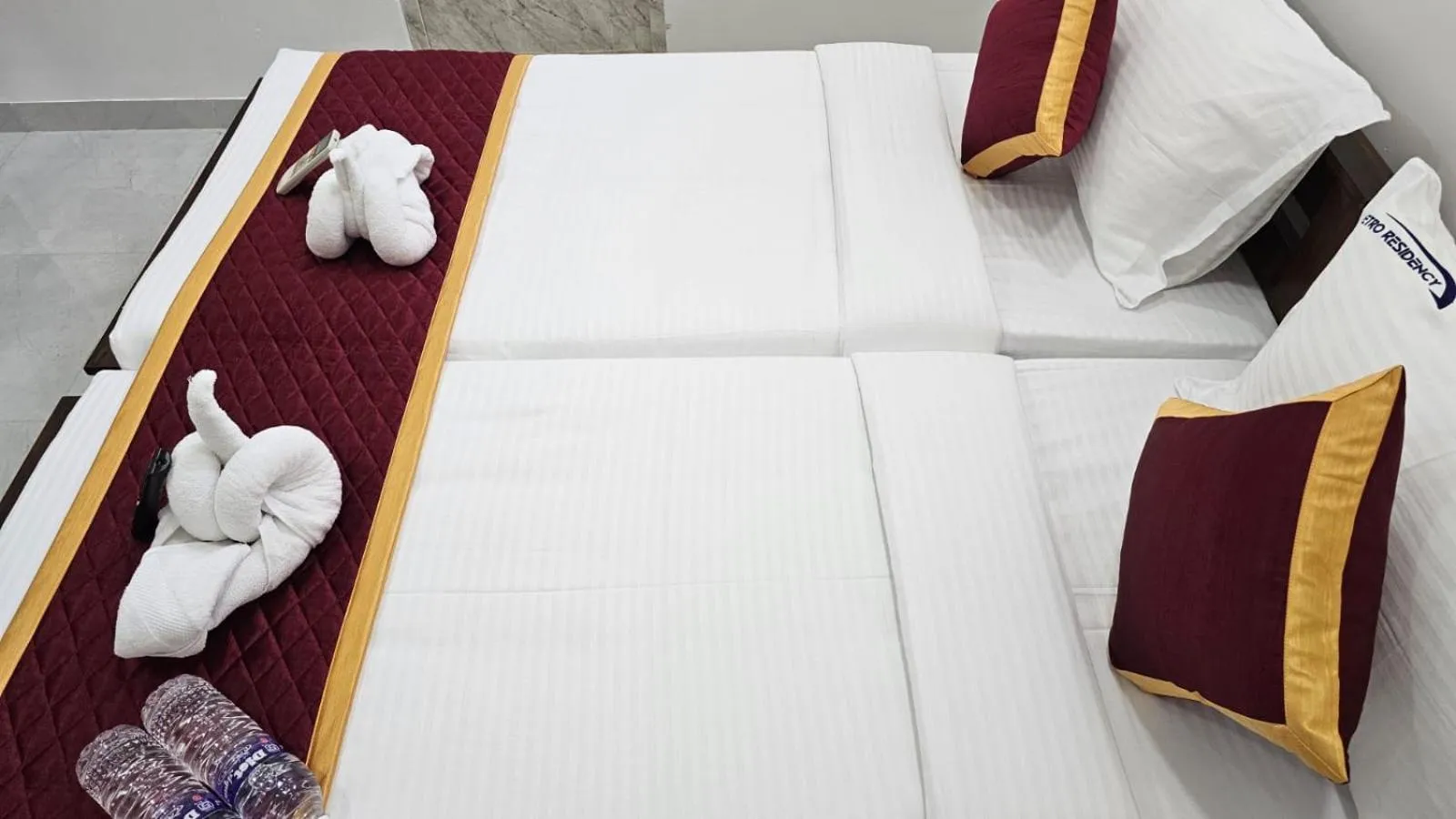 Bed in MetroResidency com